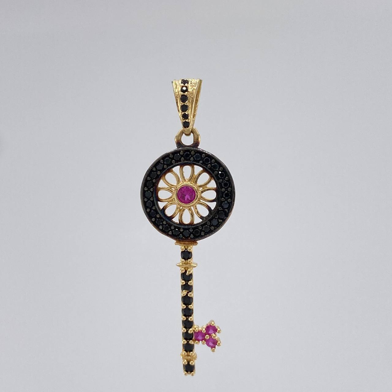 Pendant Key 2.45 g / 1 1/2 in Two Golds Black Yellow 18K