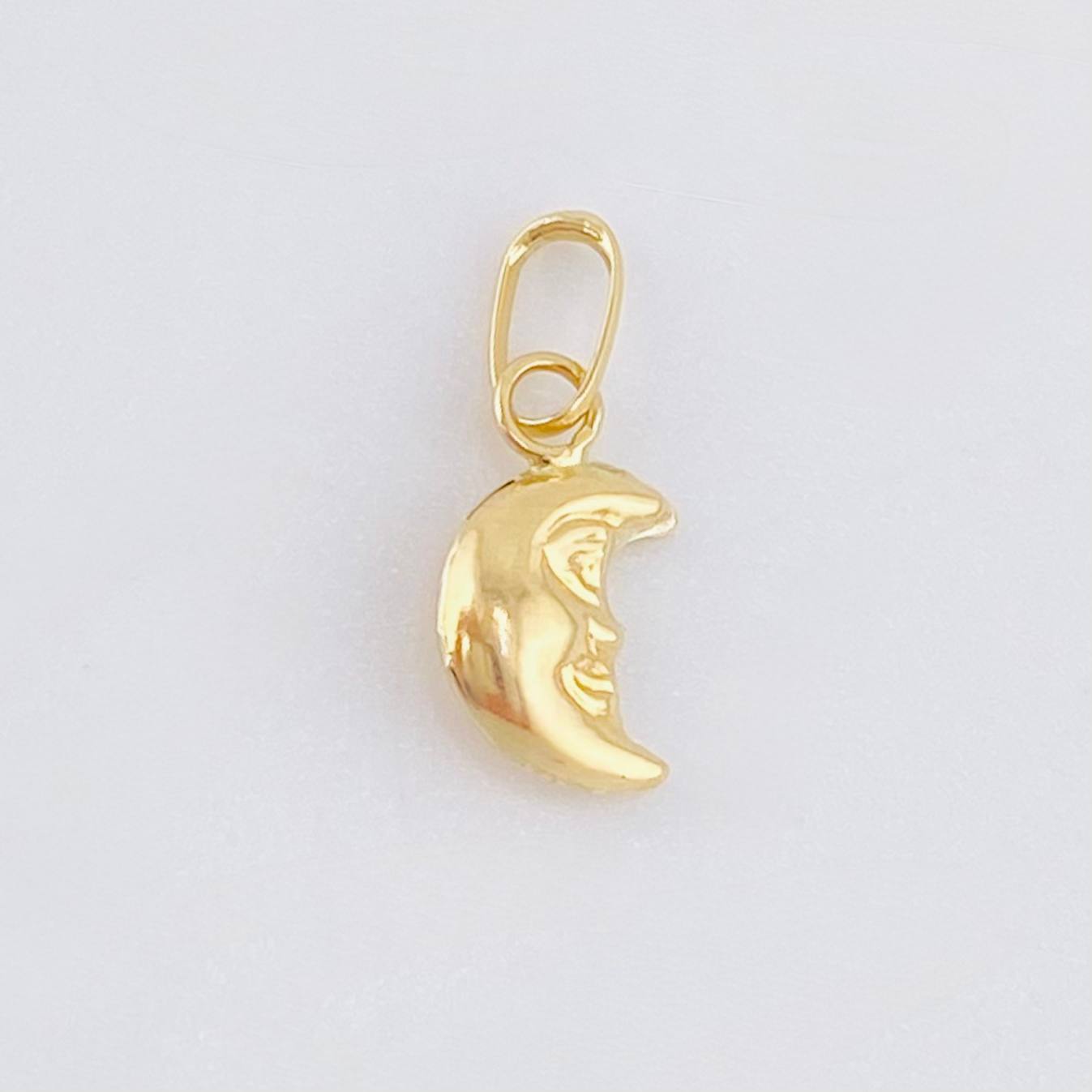 Dije Luna 0.2gr / 1/2 in / Oro Amarillo 18K *