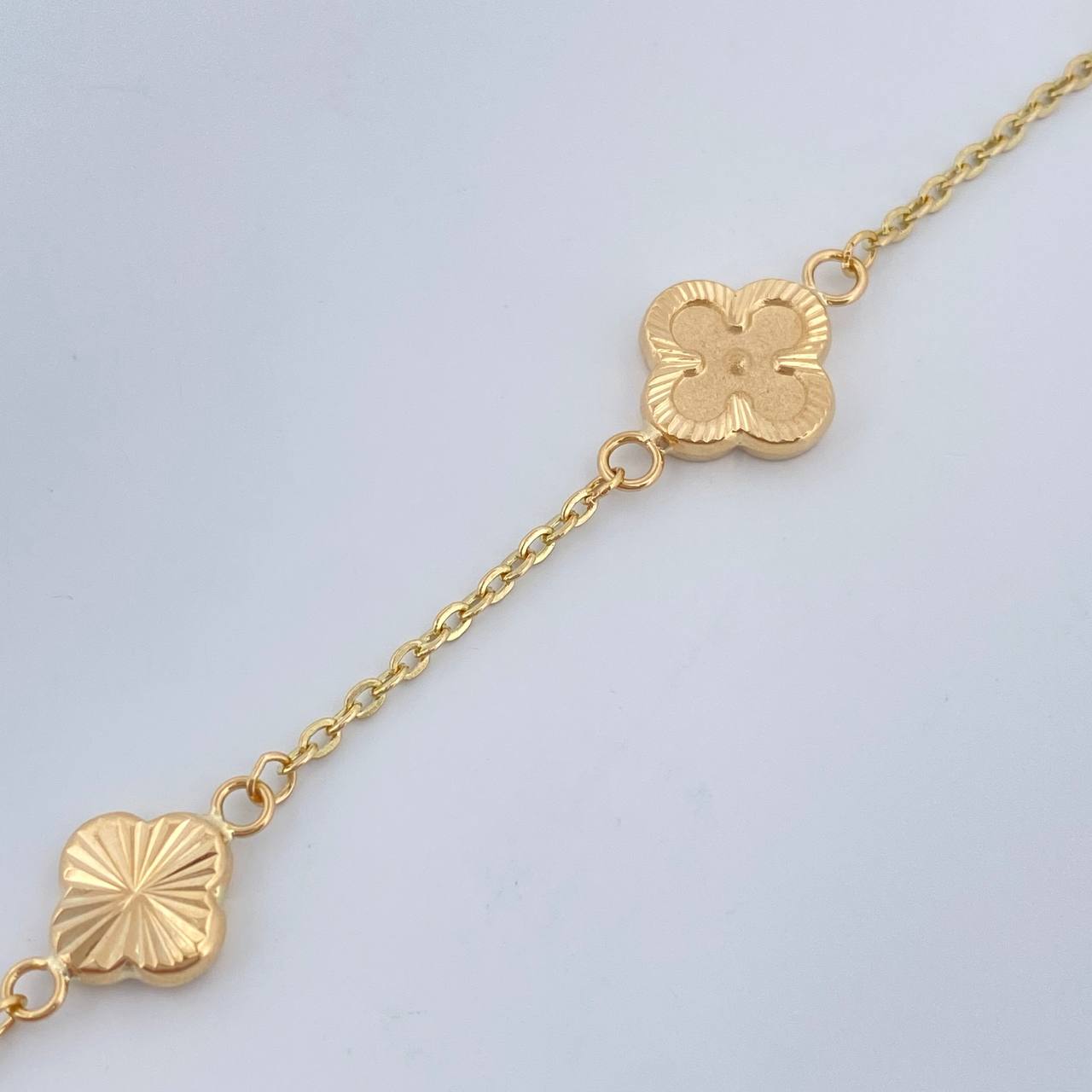 Pulso Trebol Aro Seguido 3.2gr / 7 1/2 in / 1mm Oro Amarillo 18K %
