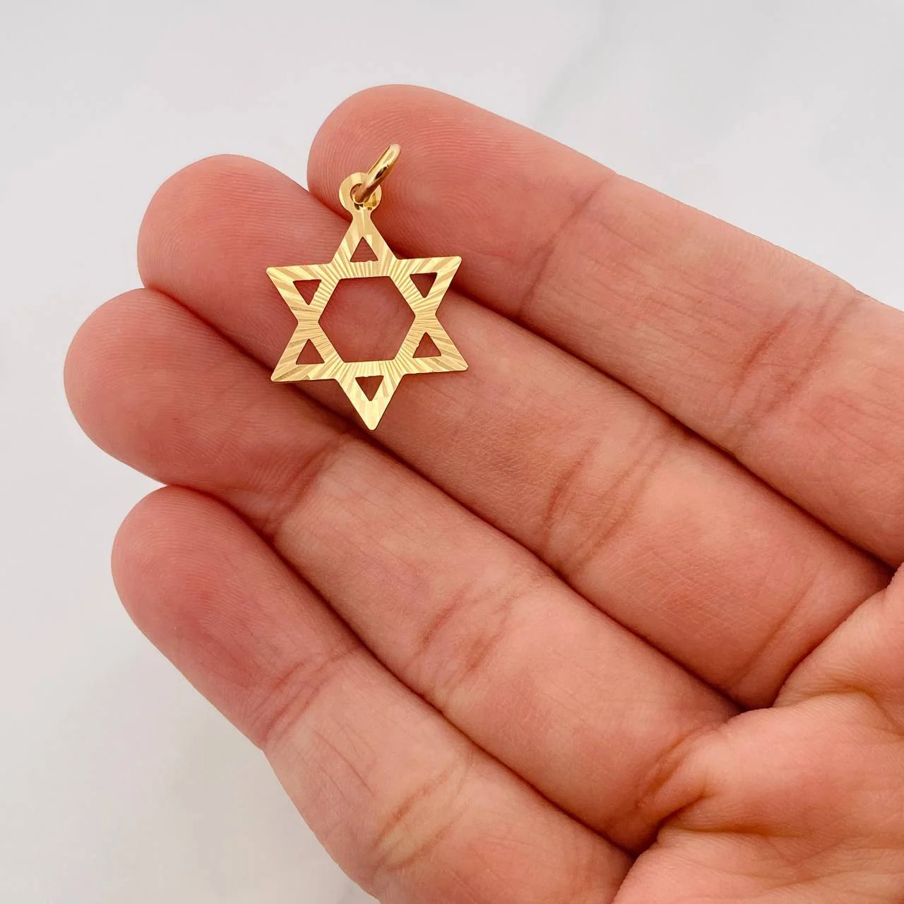 Dije Silueta Estrella 1.05g / 1 in Oro Amarillo 18K