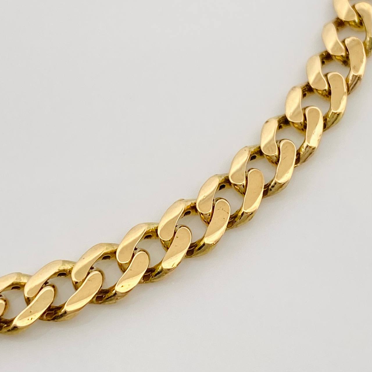 Pulso Cubano 5.7g / 8 3/4 in / 5mm Oro Amarillo 18K