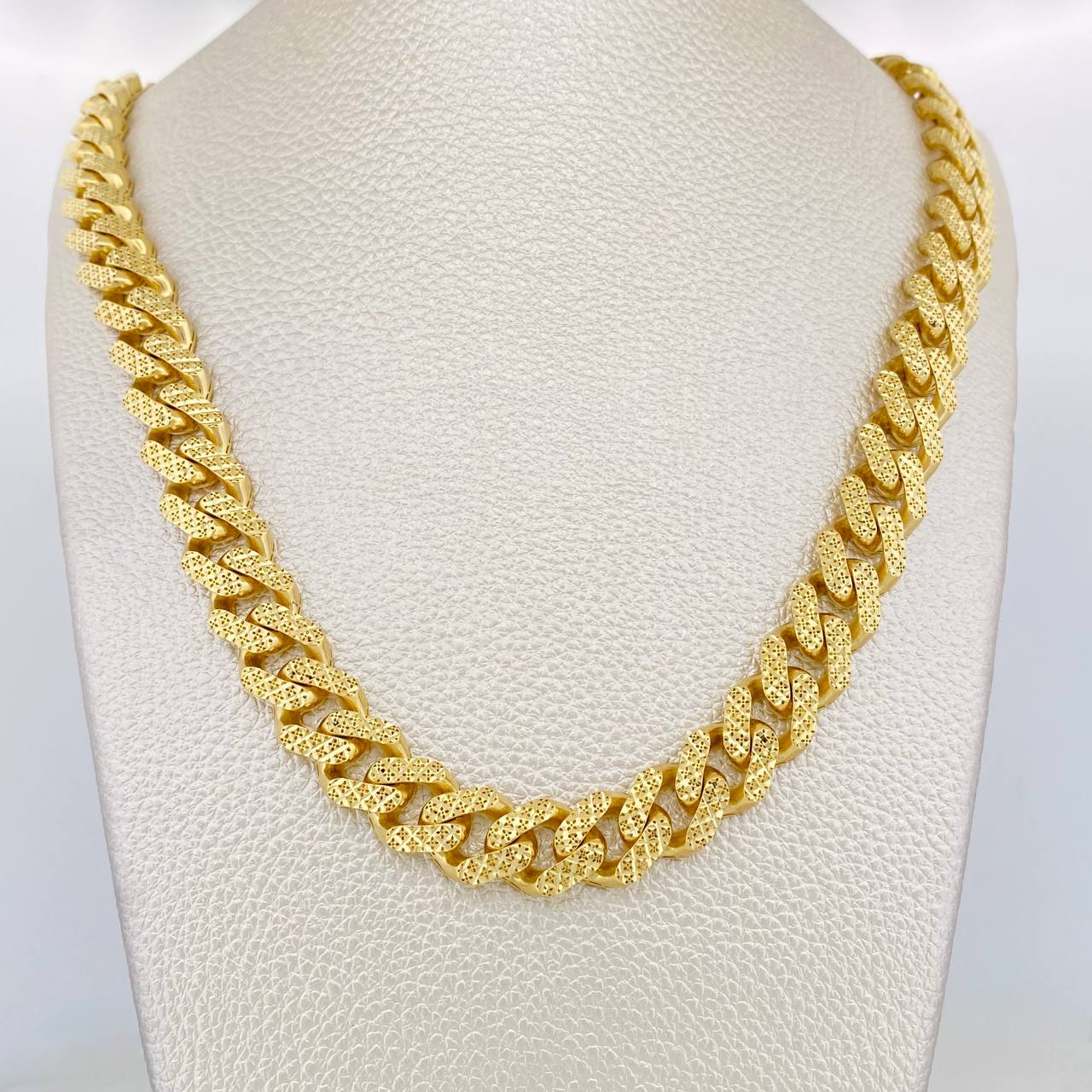 Cadena Cubano Infinito 47.15g / 24 in / 4.85mm Oro Amarillo 18K
