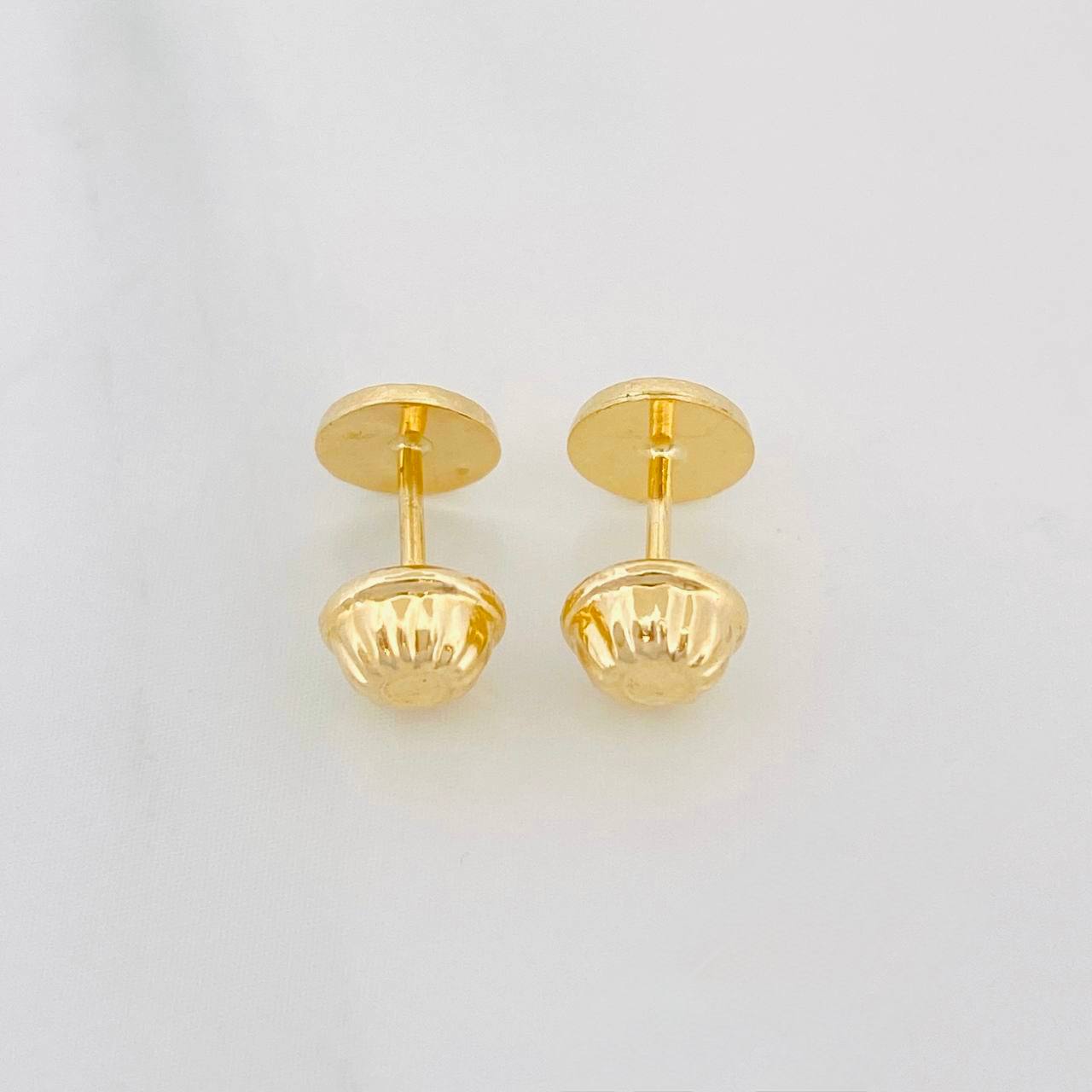 Topos Corona Punteada 0.7g / in / 7.7mm Oro Amarillo 18K