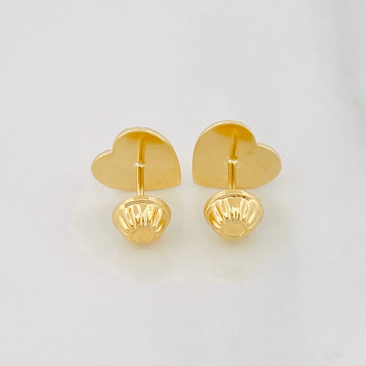 Heart Stud Earrings 0.85g / in / 8.8mm 18K Yellow Gold