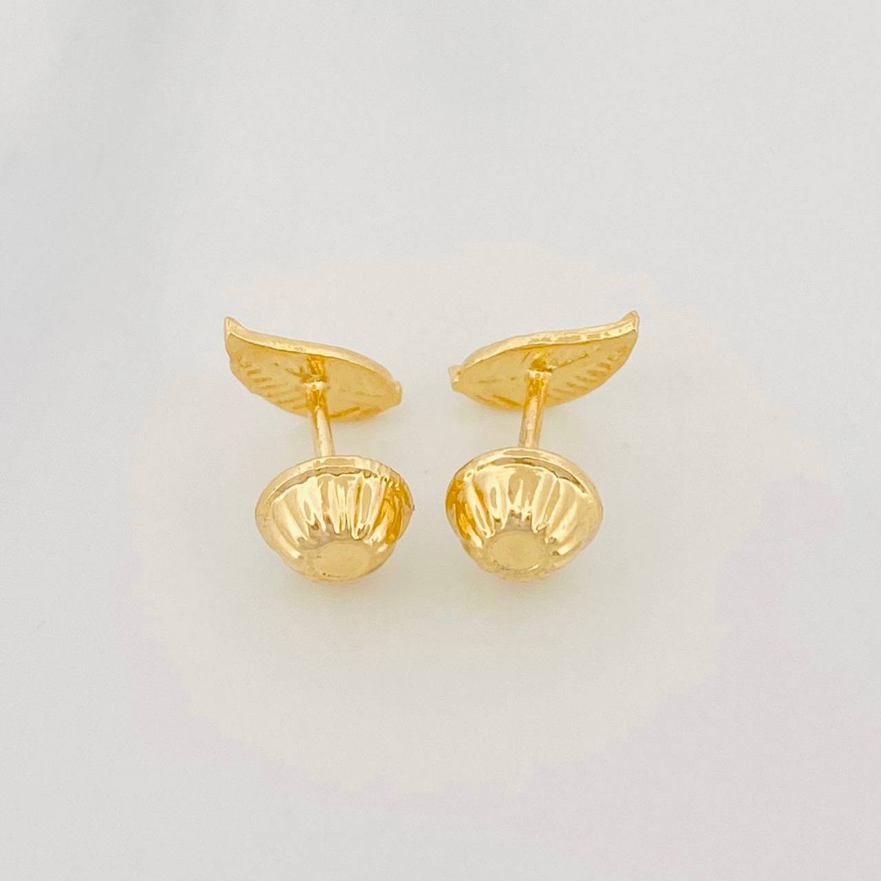 Stud Earrings Leaves 0.7g / in / 3.55mm Yellow Gold 18K