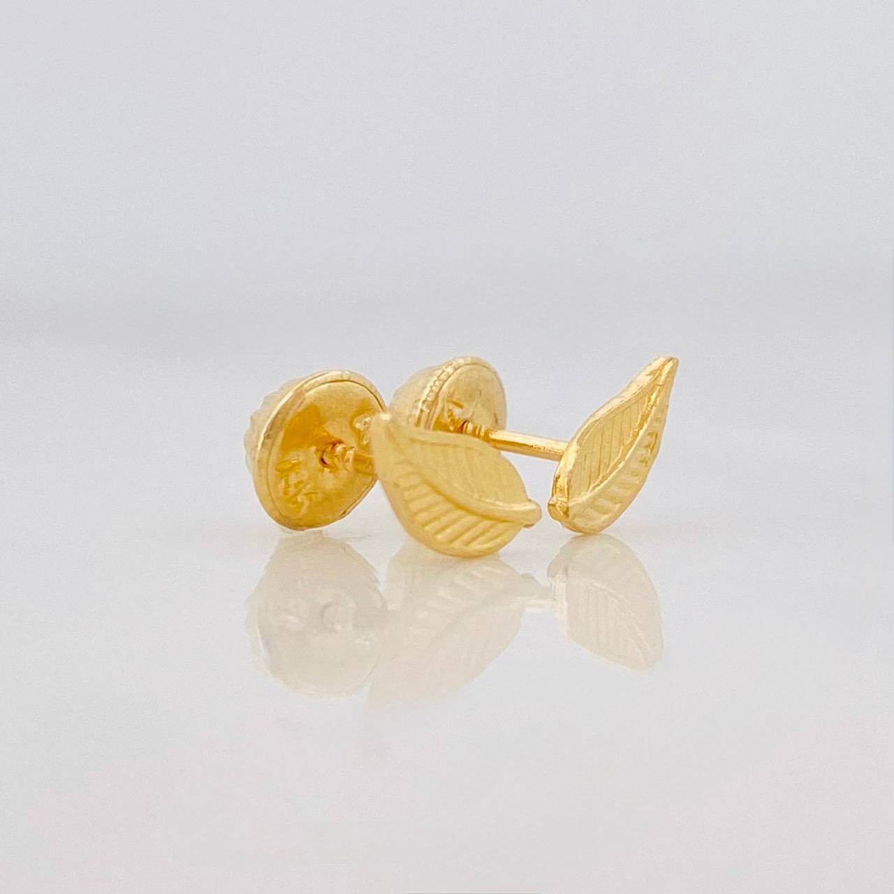 Leaf Stud Earrings 2.25g / in / 3.7mm Yellow Gold 18K