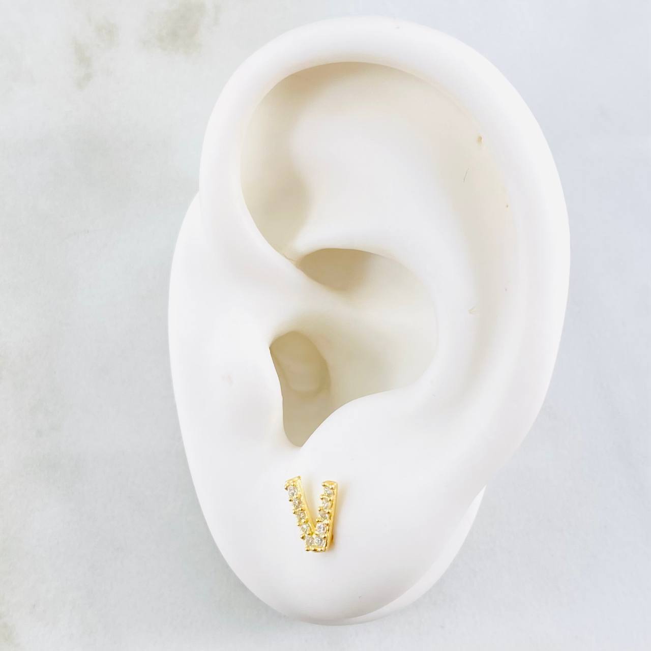 Topos Letra V 0.85gr / 5mm Oro Amarillo 18K ©