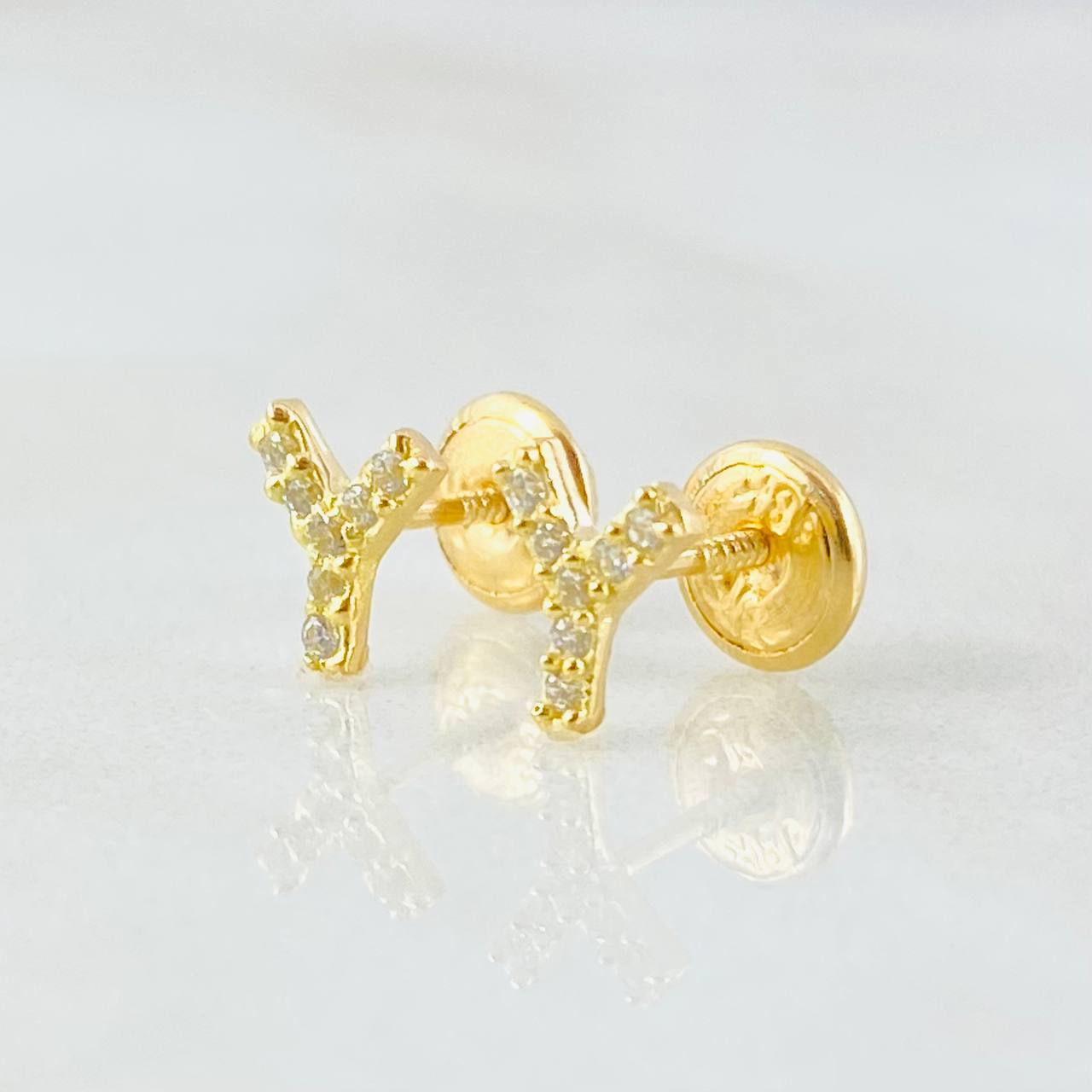 Topos Letra Y 0.75gr / 5mm Oro Amarillo 18K