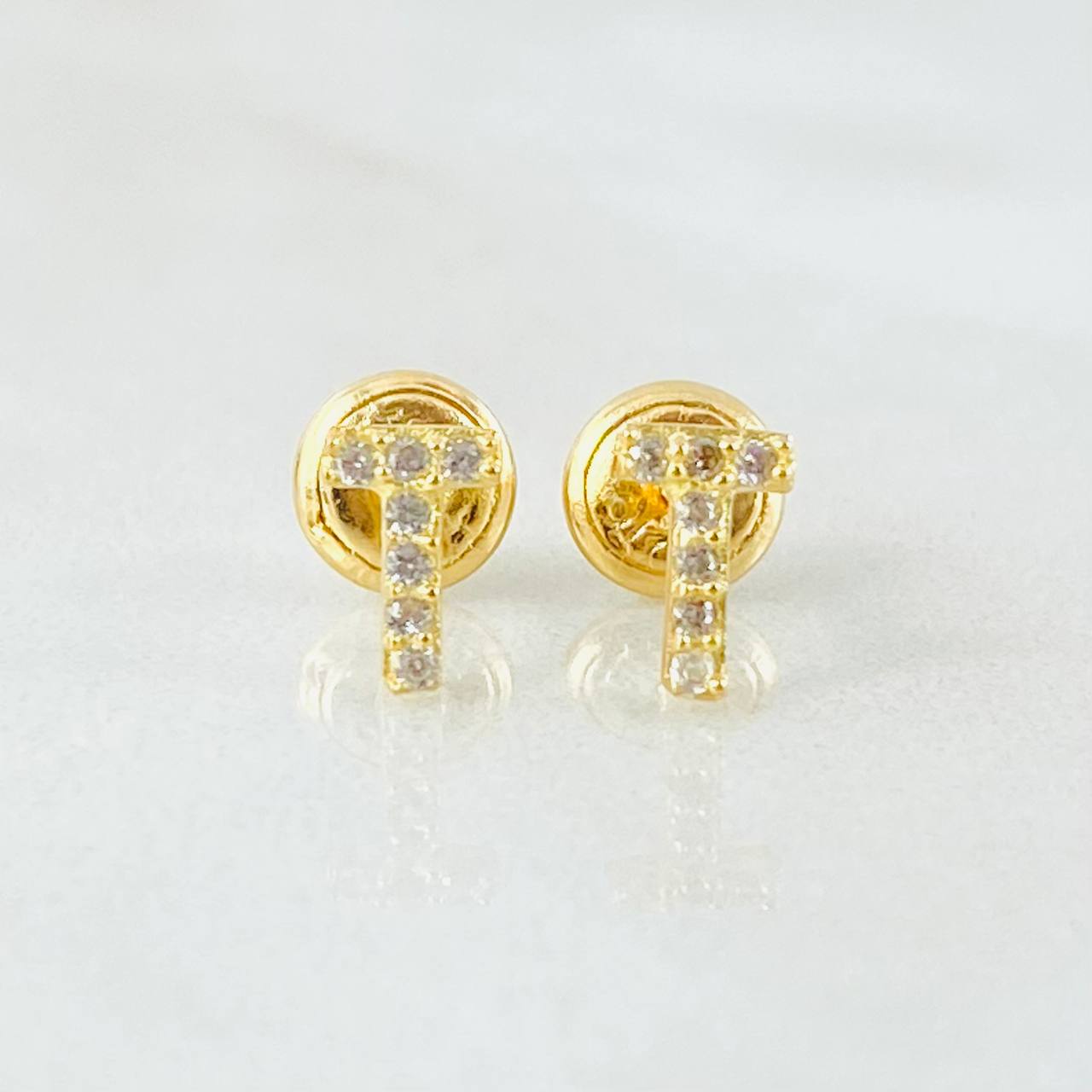 Stud Earrings Letter T 0.65gr / 18K Yellow Gold