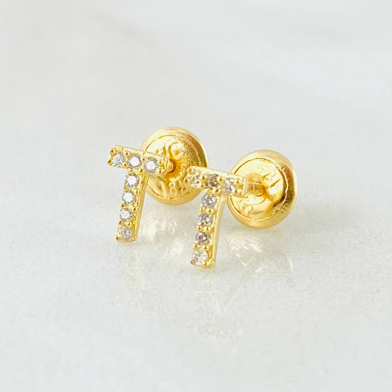 Stud Earrings Letter T 0.65gr / 18K Yellow Gold
