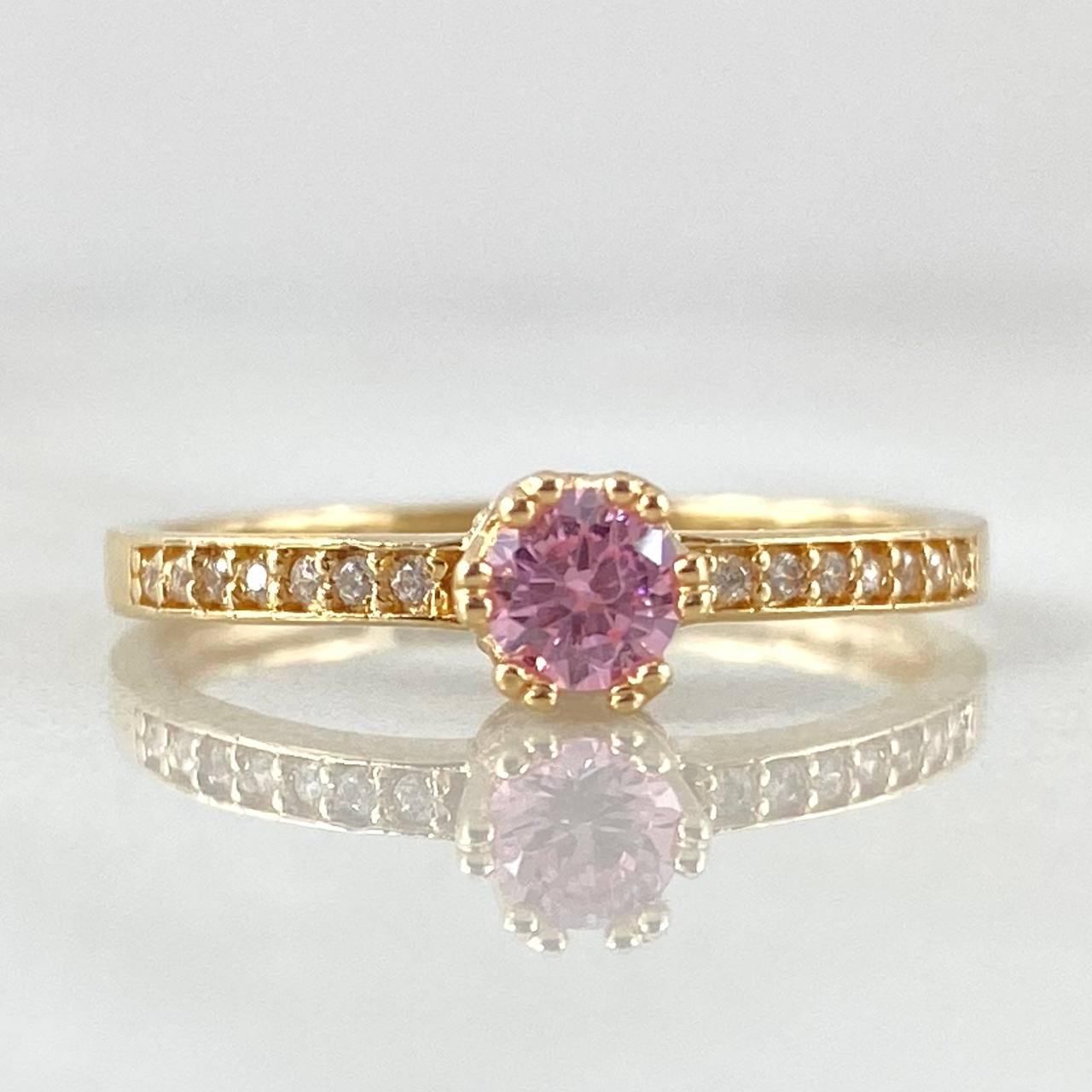 Crowned Solitaire Ring 2.05gr / Size 6 3/4 / 18K Gold ©