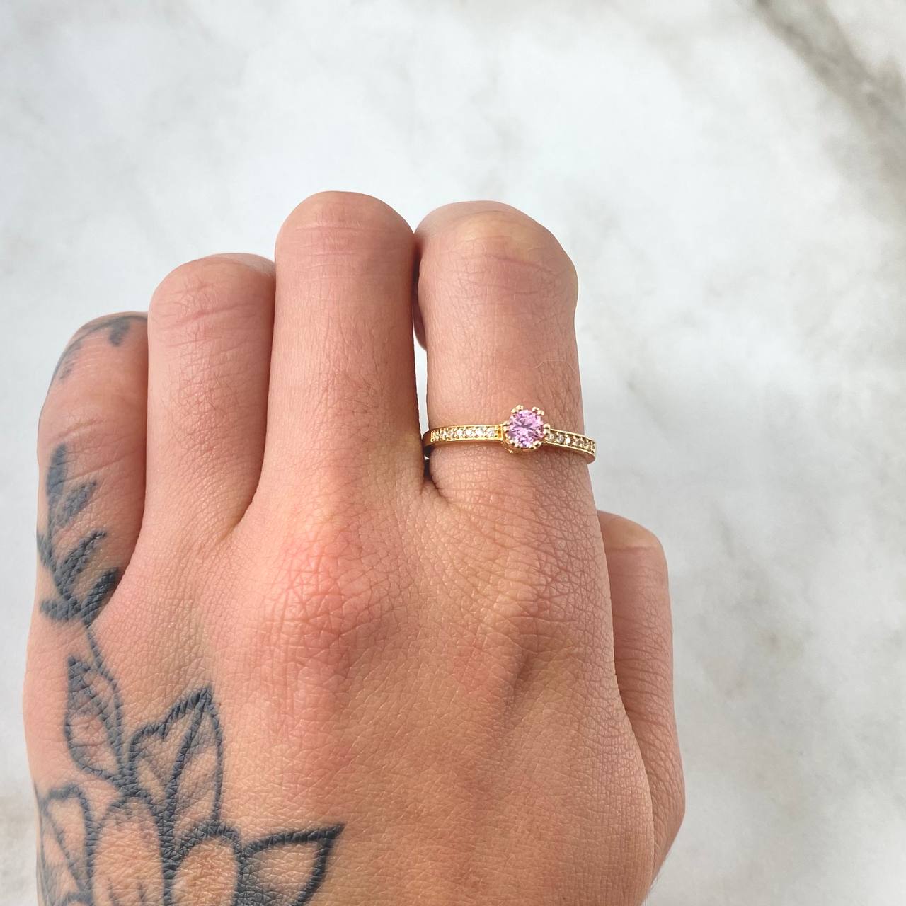Crowned Solitaire Ring 2.05gr / Size 6 3/4 / 18K Gold ©