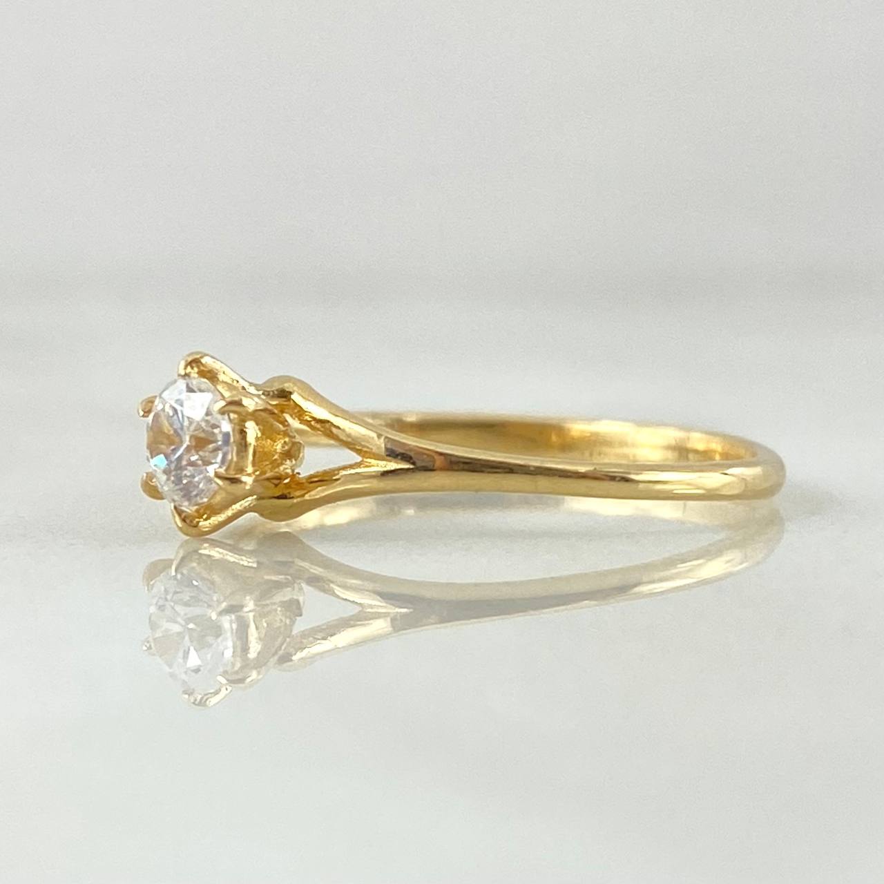 Hollow Rhombus Solitaire Ring 1.65gr / Size 8 / 18K Gold ©