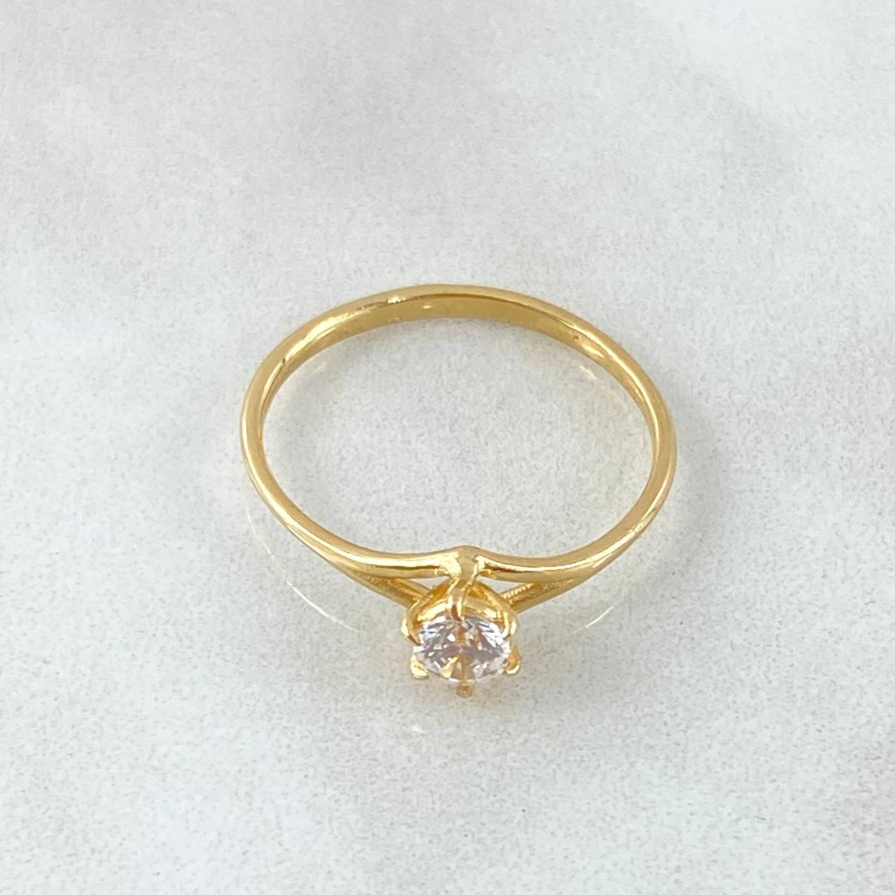 Anillo Solitaro Rombo Hueco 1.4gr / T5 3/4 / Oro 18K ©