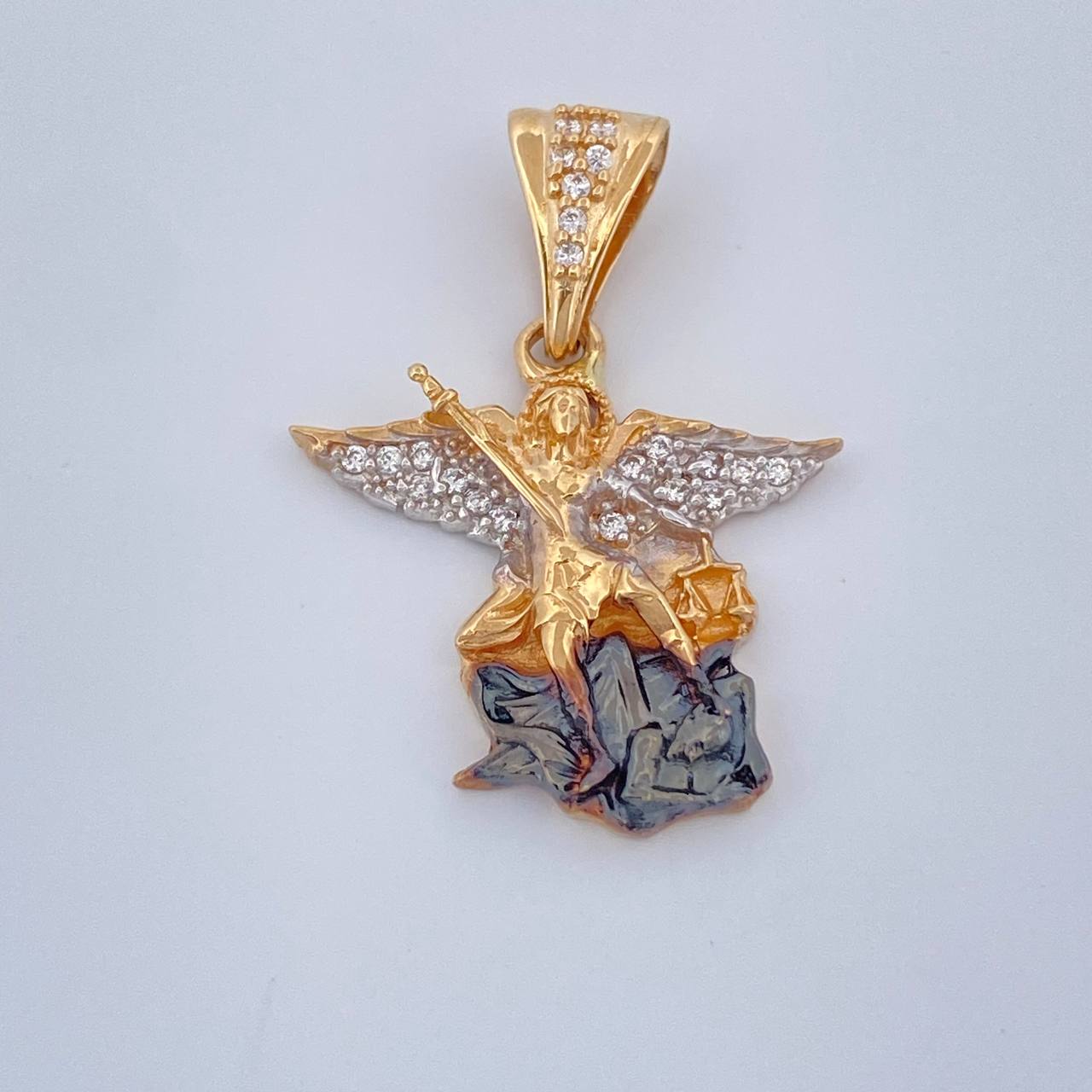 Dije San Miguel 2.95gr / 1 in / Tres Oros 18K $