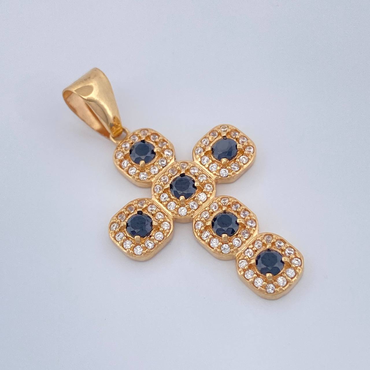 Dije Cruz Tupida 3.7gr / 1 1/2 in / Oro Amarillo 18K $