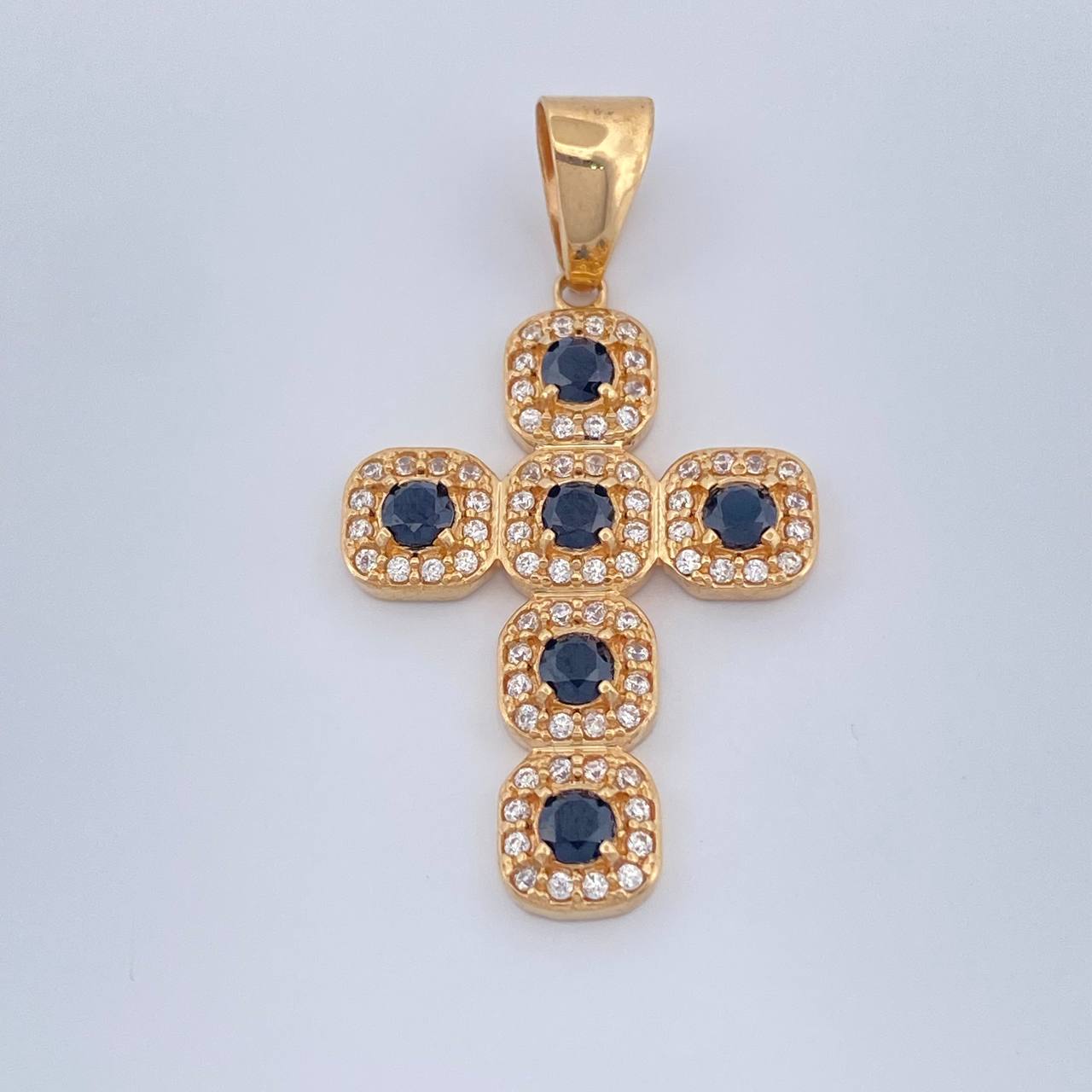 Dije Cruz Tupida 3.7gr / 1 1/2 in / Oro Amarillo 18K $