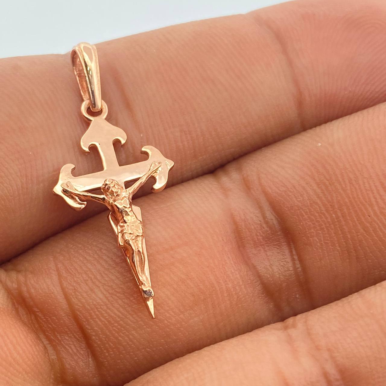 Dije Cruz Cristo 1.6gr / 1 1/4 in / Oro Rosa 18K $