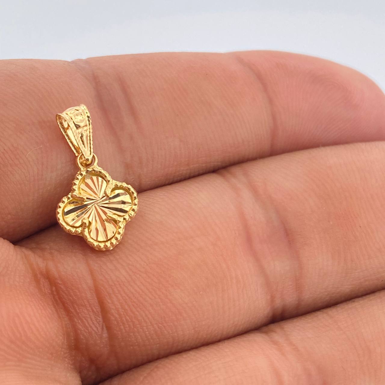 Dije Trebol Dorado 1.3gr / 3/4 in / Oro Amarillo Nac.Esp. 18K $