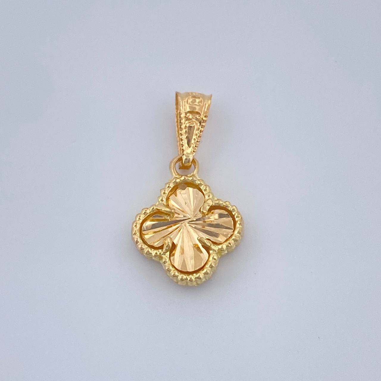 Dije Trebol Dorado 1.3gr / 3/4 in / Oro Amarillo Nac.Esp. 18K $