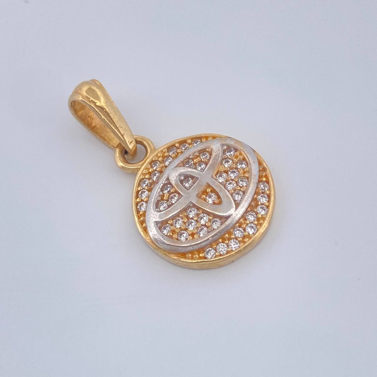 Dije Circulo Marca Automovil 2.3gr / 1 in / Dos Oros Amarillo Blanco 18K $