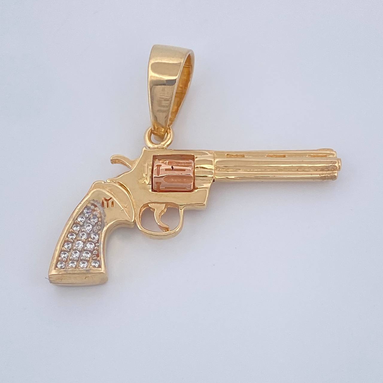 Pendant Gun 6.3gr / 3cm / White Zircons Three 18K Gold $