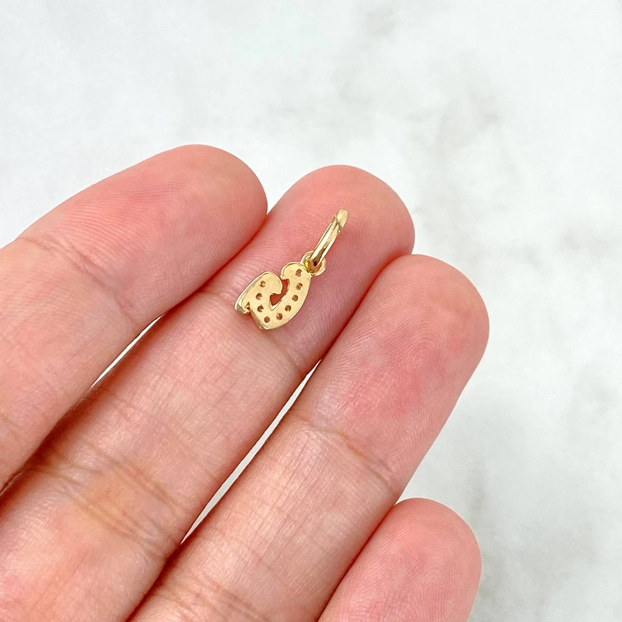 Dije Letra G Silueta 0.5gr / 0.5cm-Circones Blancos Oro Amarillo 18K *
