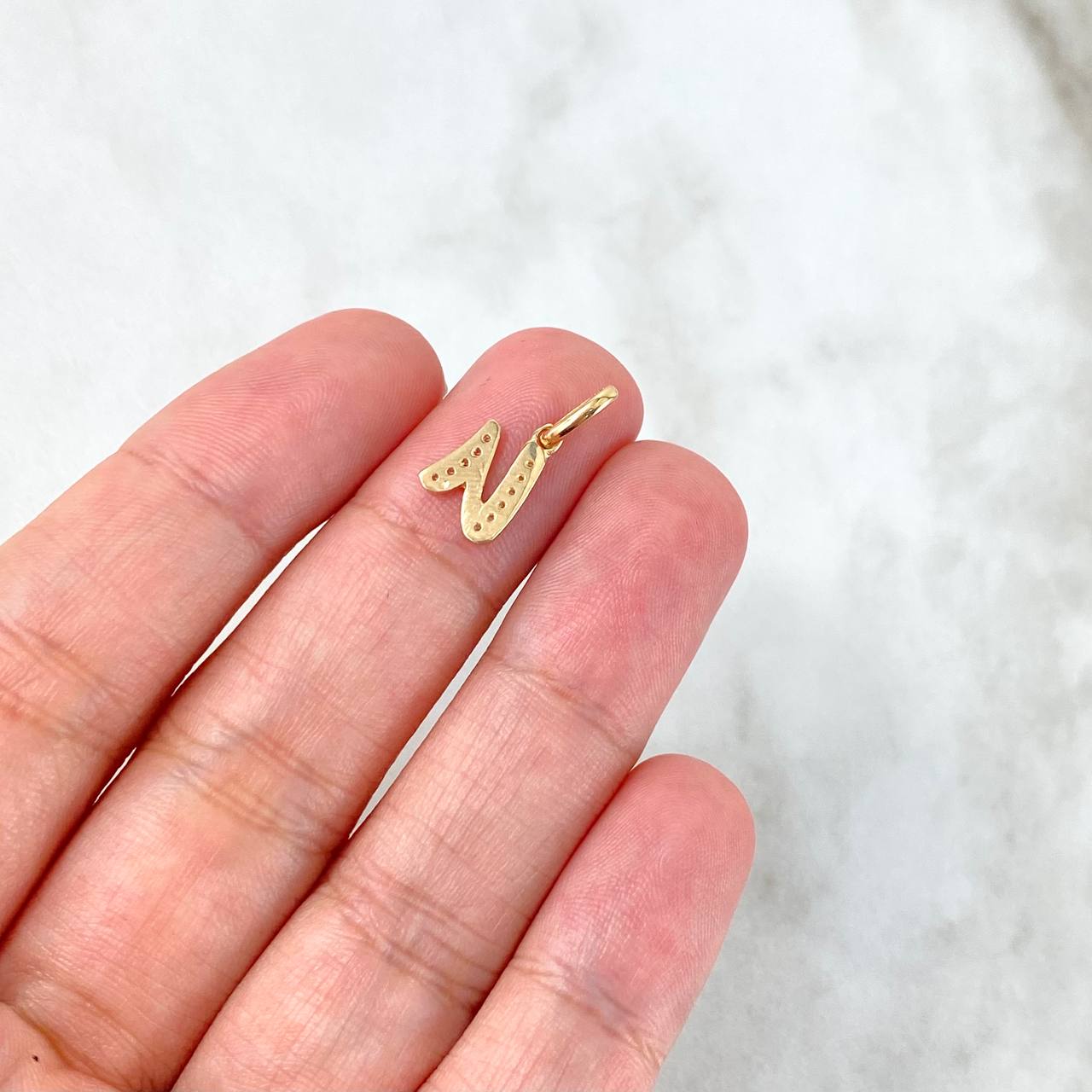 Pendant Letter U Silhouette 0.7gr / 1.6cm / White Zircons Yellow Gold