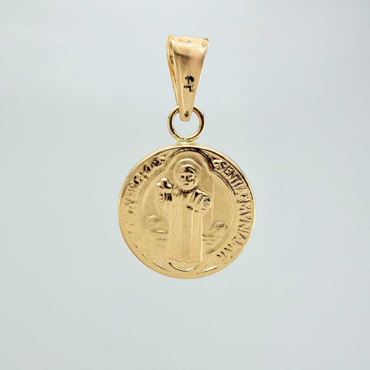 Dije San Benito 0.85gr / 3/4 in / Oro Amarillo 18K %