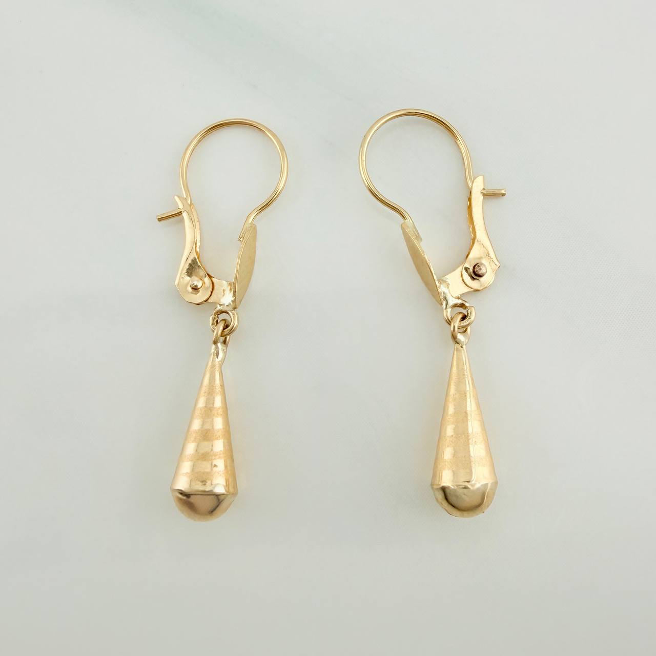 Candongas Lagrima 0.7gr / 1 in / Oro Amarillo 18K %