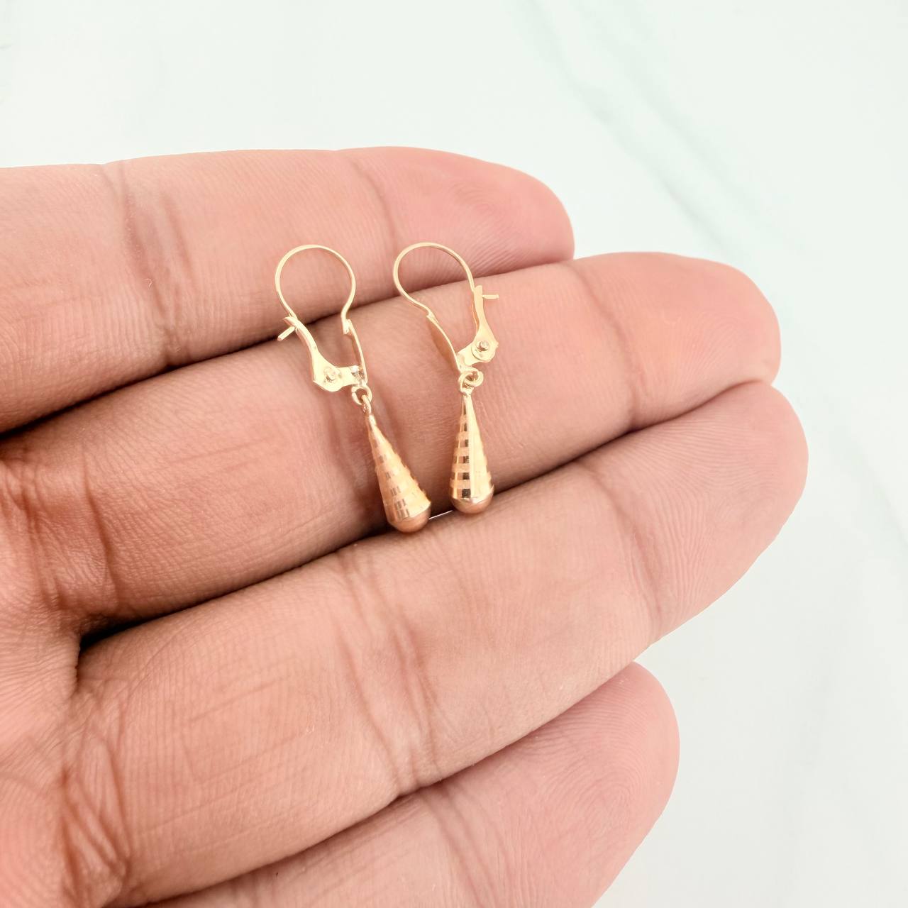 Candongas Lagrima 0.7gr / 1 in / Oro Amarillo 18K %