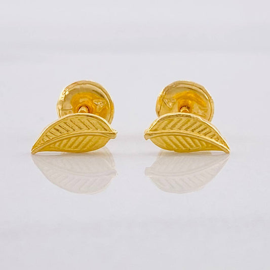 Leaf Stud Earrings 0.7g / in / 3.6mm 18K Yellow Gold