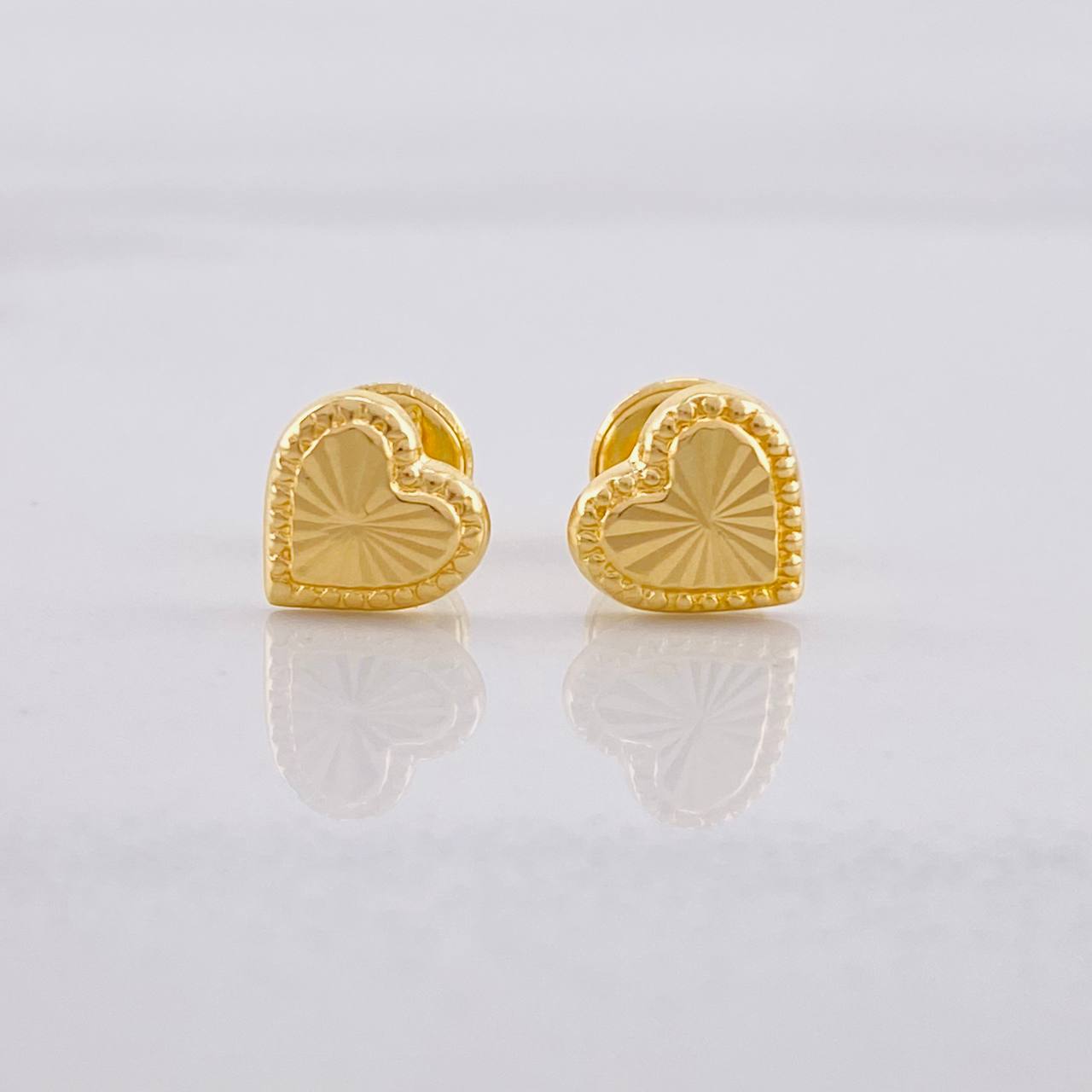 Diamond Cut Heart Stud Earrings 0.6g / in / 6.8mm 18K Yellow Gold