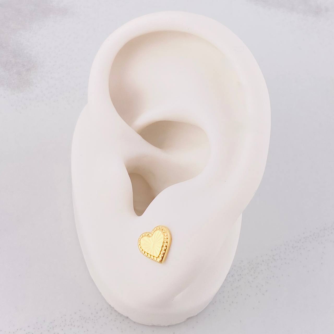 Diamond Cut Heart Stud Earrings 0.6g / in / 6.8mm 18K Yellow Gold