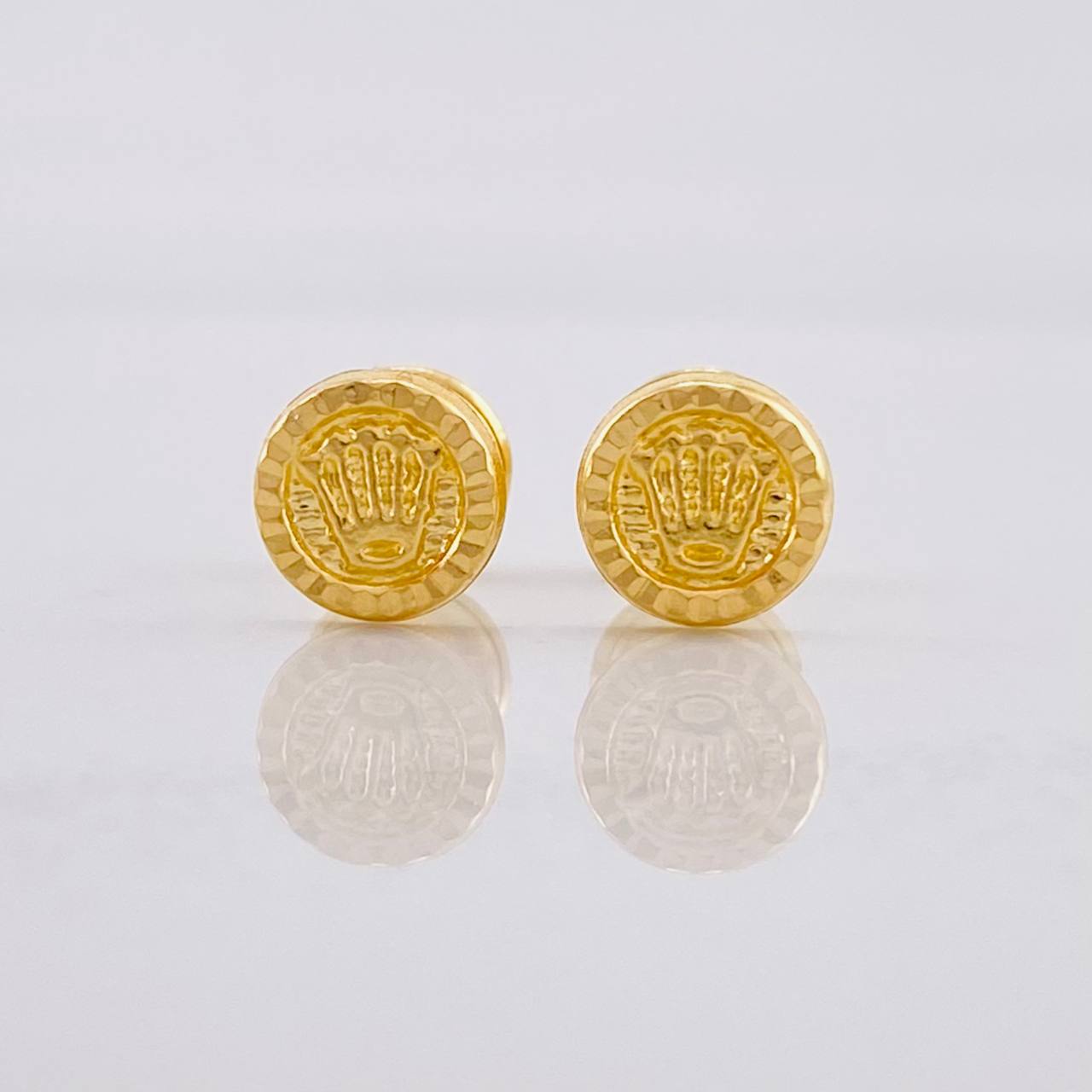Stud Earrings Circle Crown 0.5g / in / 6.2mm Yellow Gold 18K