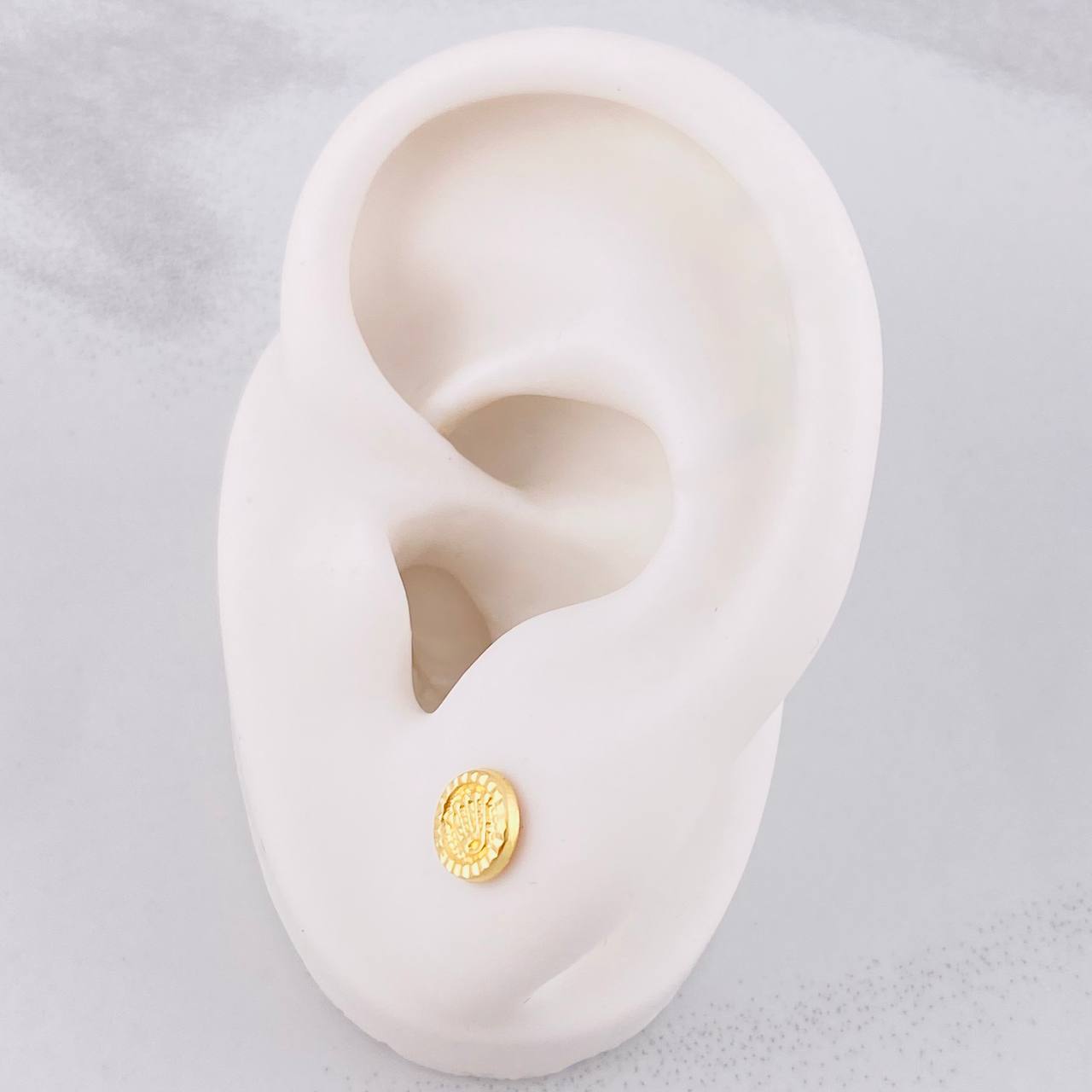 Stud Earrings Circle Crown 0.45g / in / 6.2mm Yellow Gold 18K