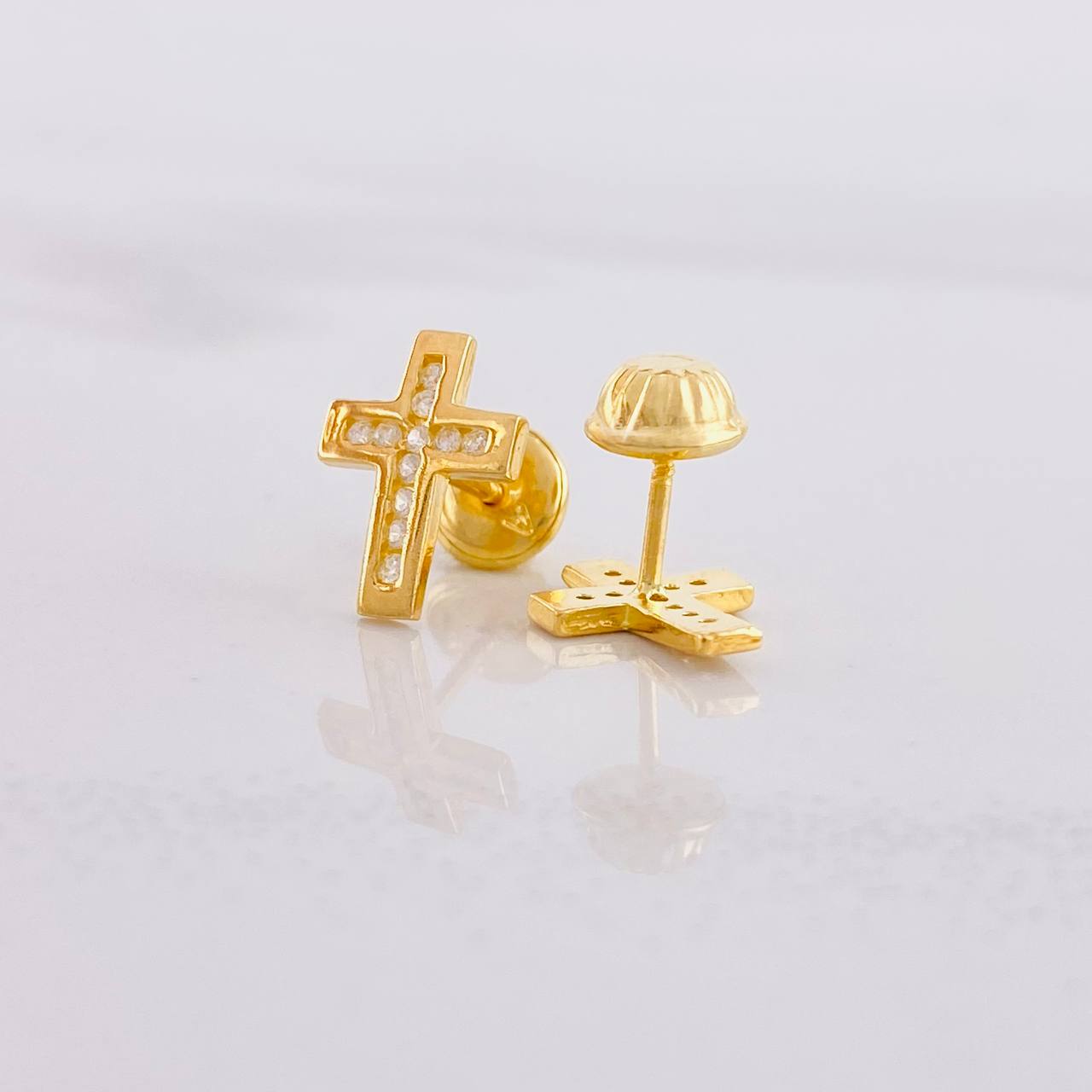 Topos Cruz 1.15g / in / 10.2mm Oro Amarillo 18K