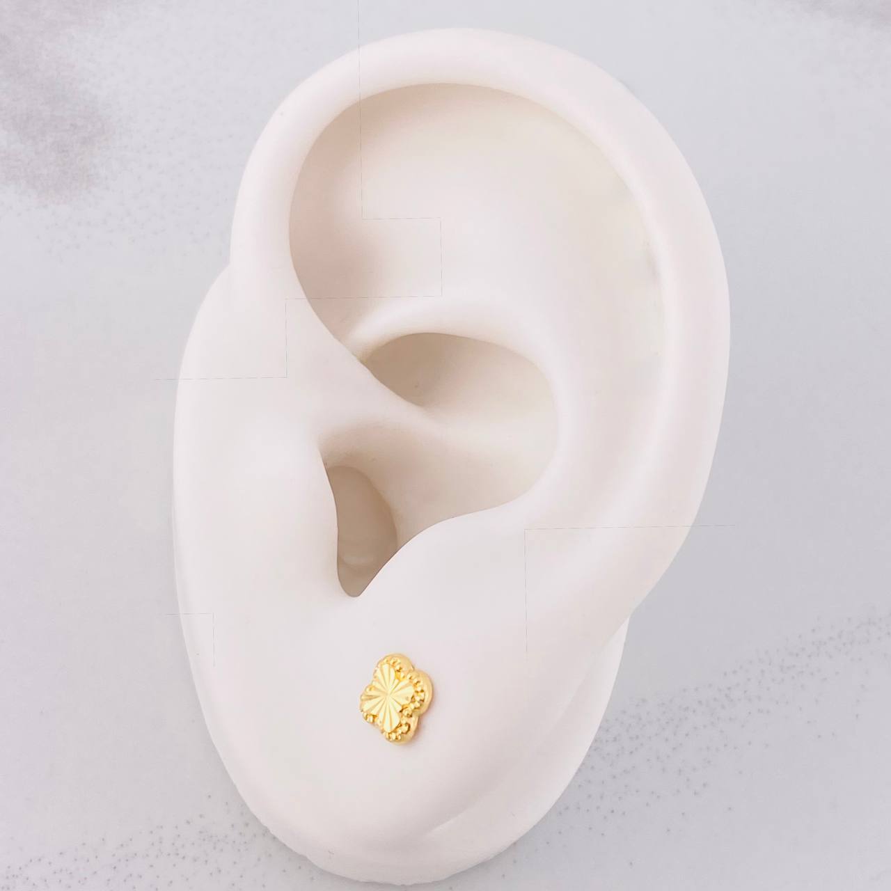 Topos Trébol Diamantado 0.55g / in / 6mm Oro Amarillo 18K