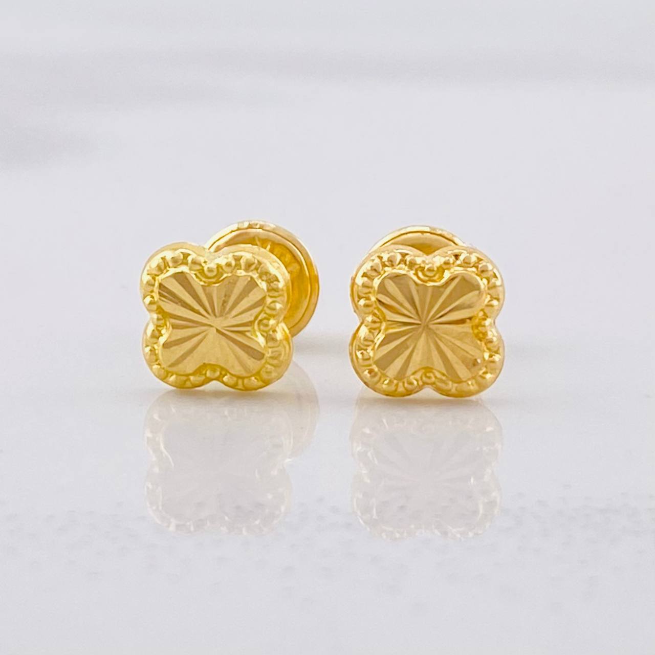 Topos Trébol Diamantado 0.5g / in / 6mm Oro Amarillo 18K