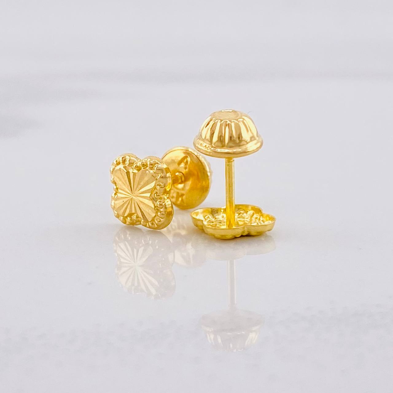Diamond Cut Clover Stud Earrings 0.55g / in / 6.1mm 18K Yellow Gold