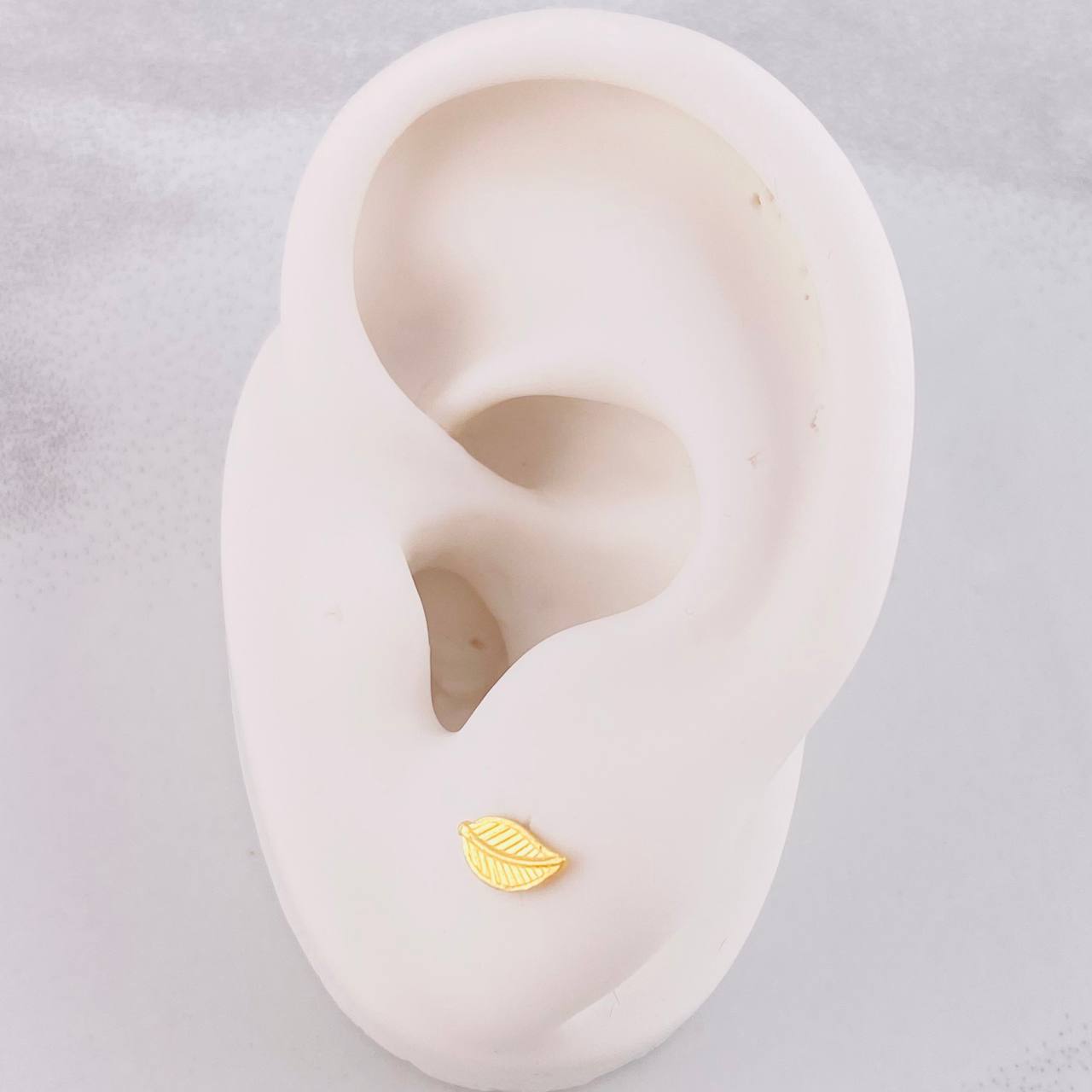 Leaf Stud Earrings 0.65g / in / 3.7mm Yellow Gold 18K
