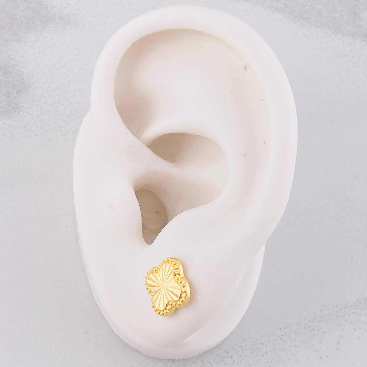 Topos Trébol Diamantado 0.9g / in / 8.6mm Oro Amarillo 18K