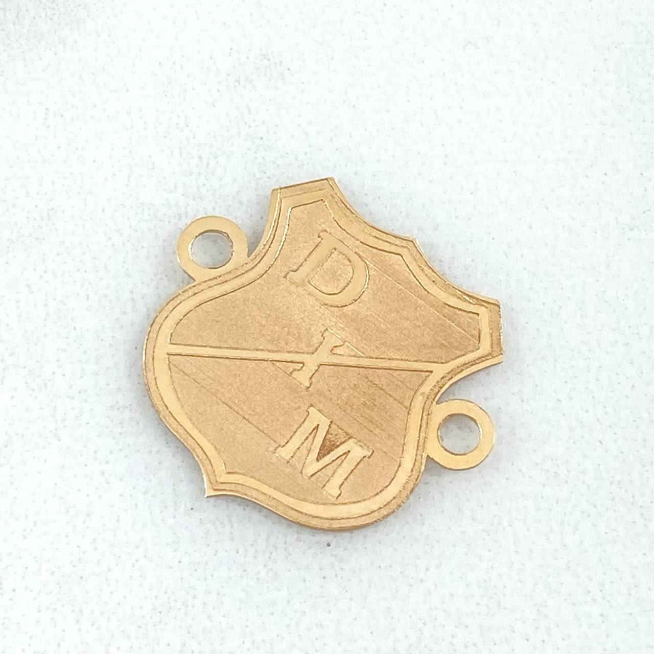Charm Independiente Medellin Shield 0.9gr / 0.7in / 18K Gold