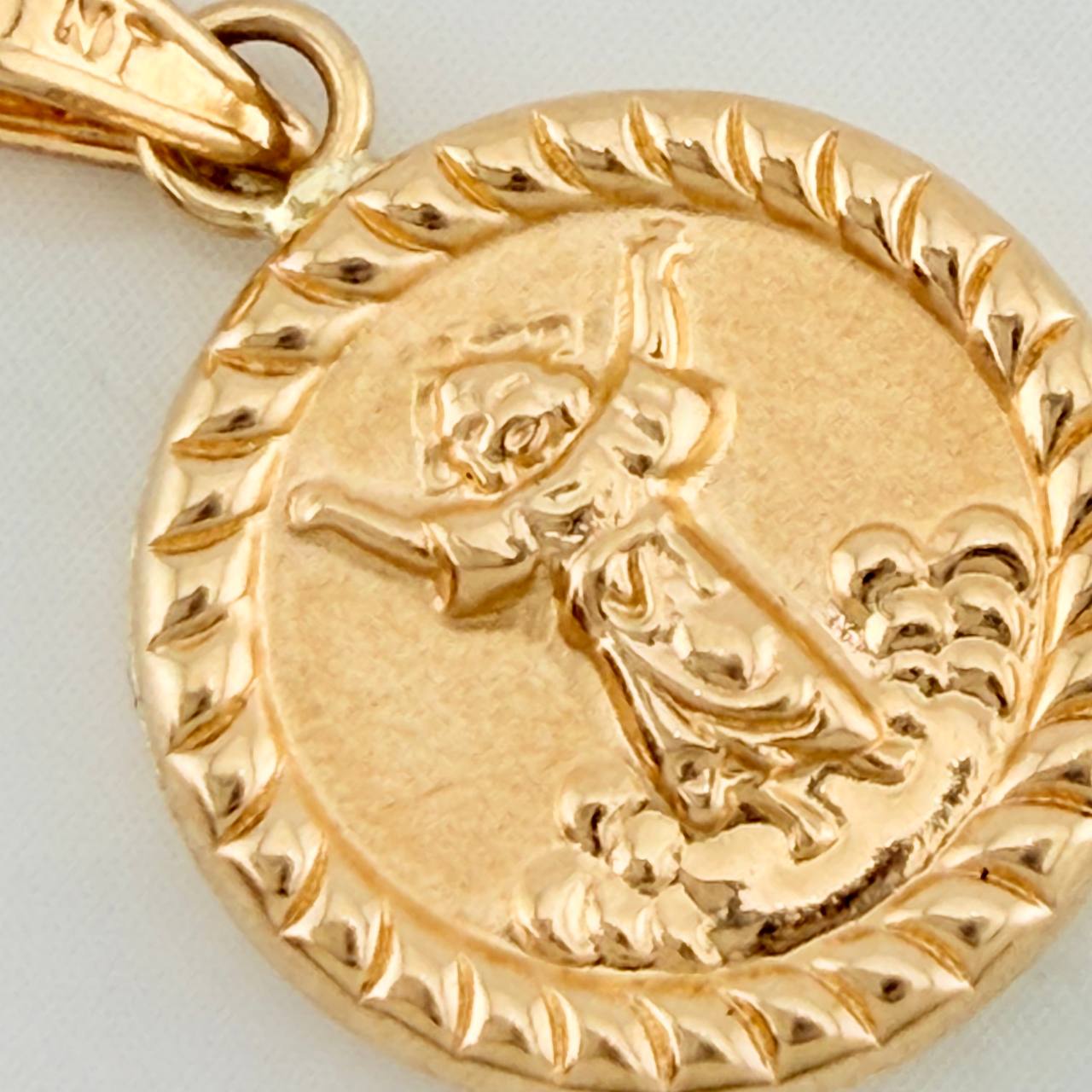 Dije Divino Niño 0.7gr / 3/4 in / Oro Amarillo 18K %
