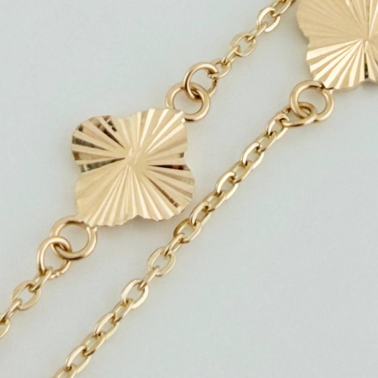 Pulso Trebol Aro Seguido 2.15gr / 7 1/2 in / 2.3mm Oro Amarillo 18K %