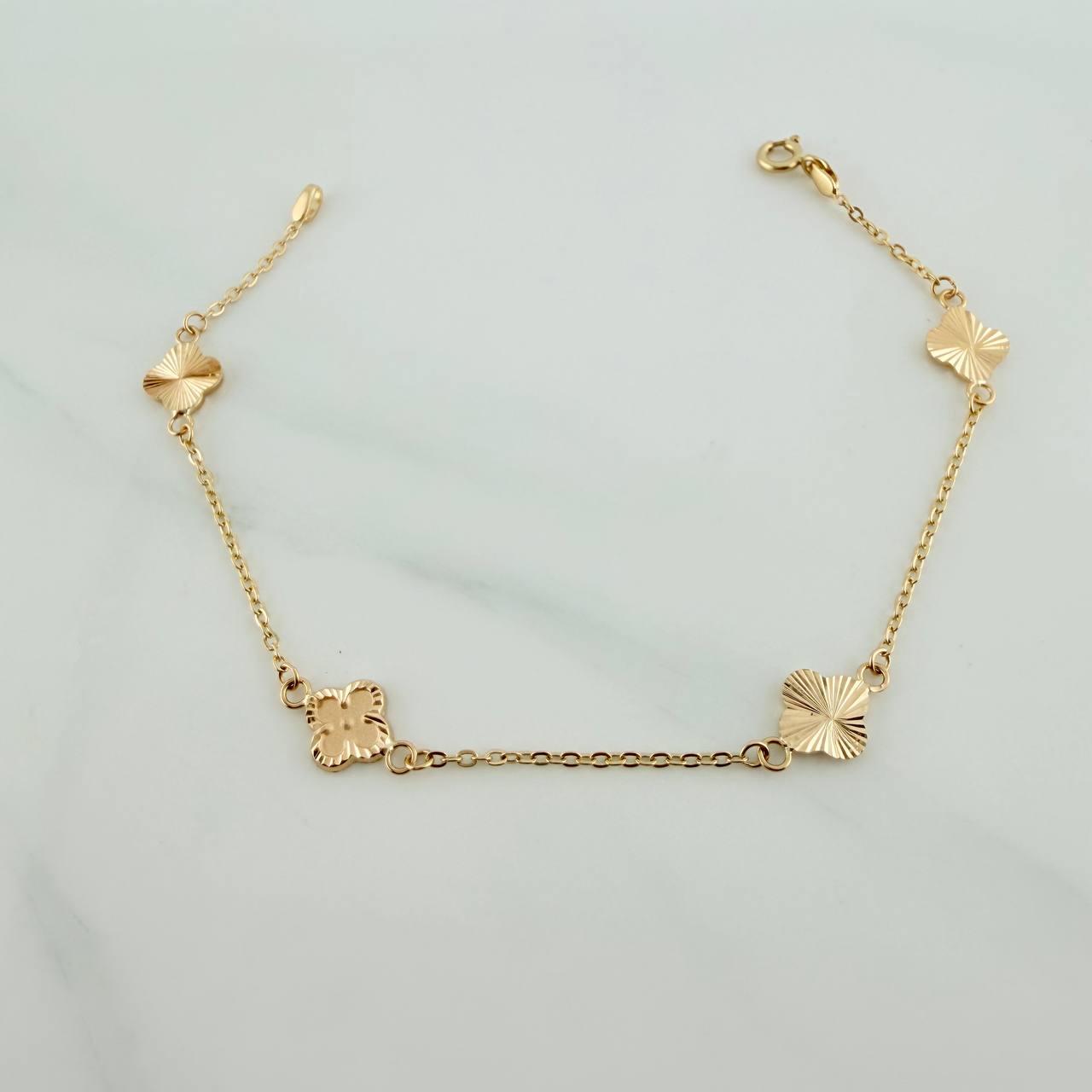 Pulso Trebol Aro Seguido 2.15gr / 7 1/2 in / 2.3mm Oro Amarillo 18K %