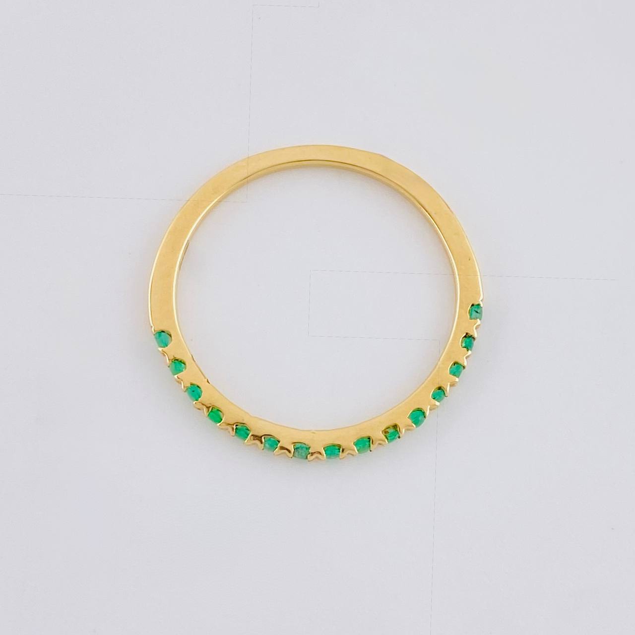 Anillo Carril Tupido Esmeralda 0.14Pts 1.15g / T6 Oro Amaillo 18K