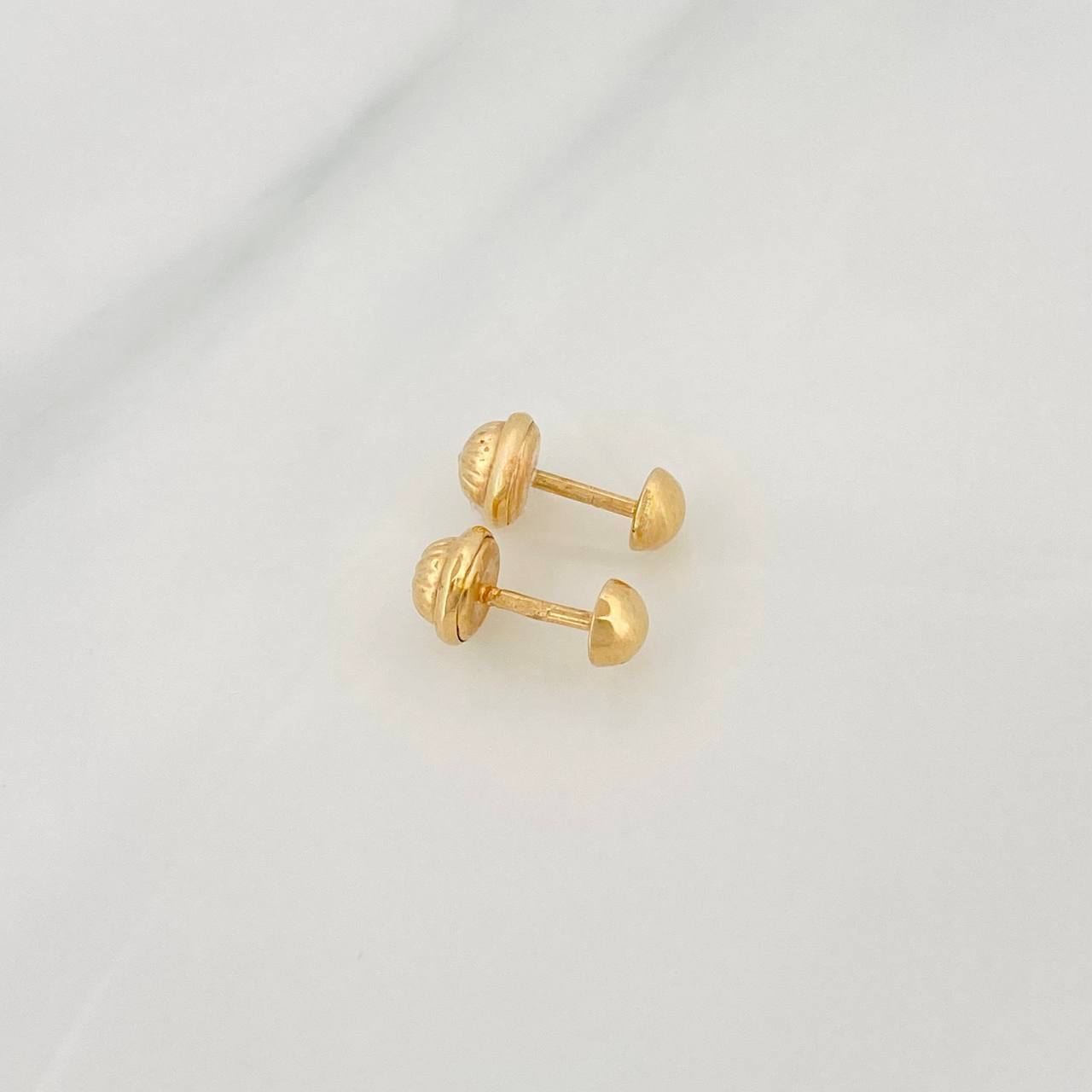 Stud Earrings Medium Bead 0.6g / in / 4mm 18K Yellow Gold