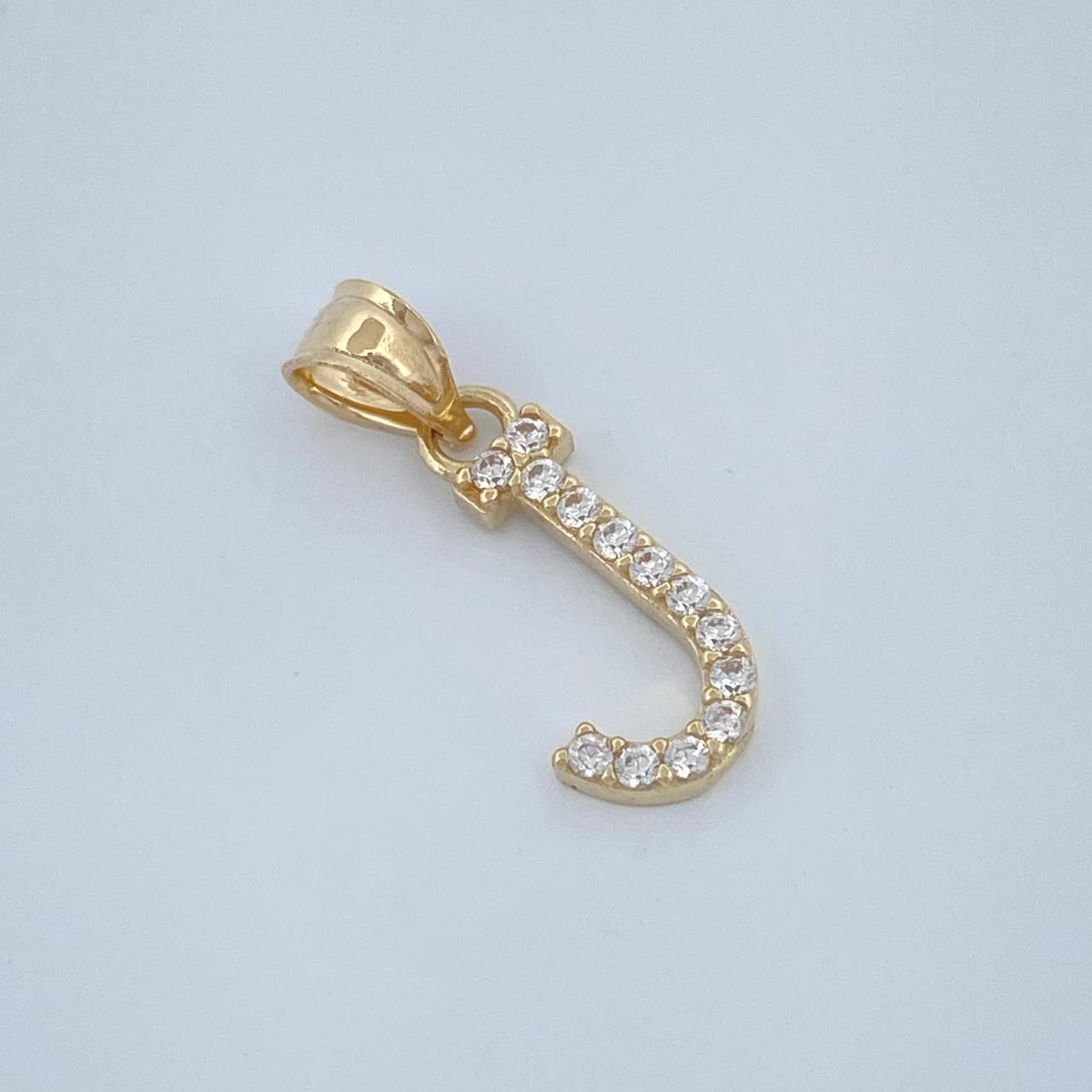 Dije J 0.6gr / 3/4 in / Oro Amarillo 18K $