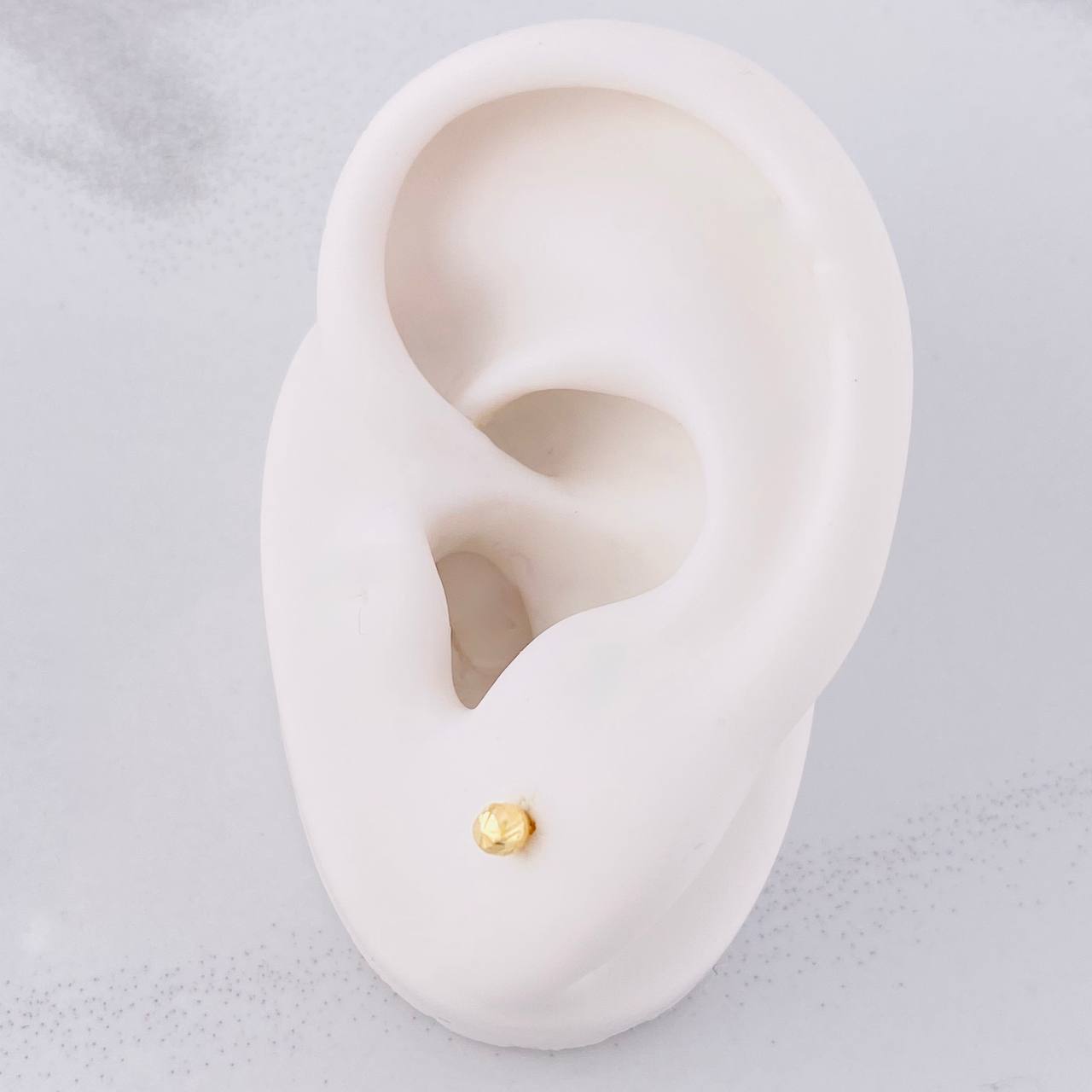 Single Diamond Cut Bead Stud 0.2g / in / 3mm Yellow Gold 18K